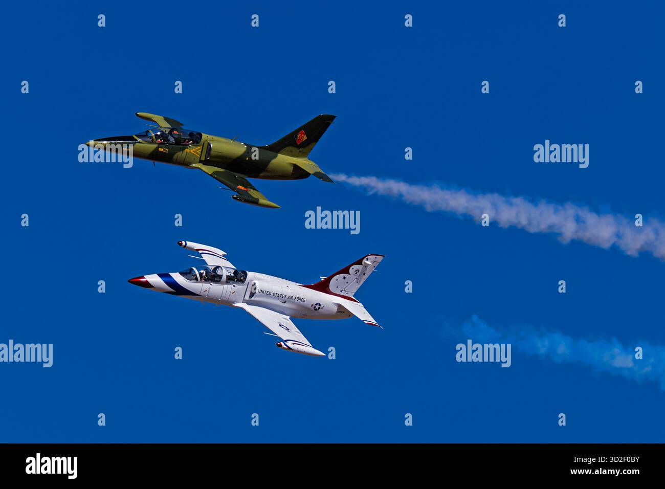 Sky Fiesta 2025 10-25-2025 Las Cruces NM USA Lone Star Jet Team L-39 Albatros, die an der Sport Sky Fiesta 2025 Airshow im Las Cruces Intl teilnehmen. Stockfoto