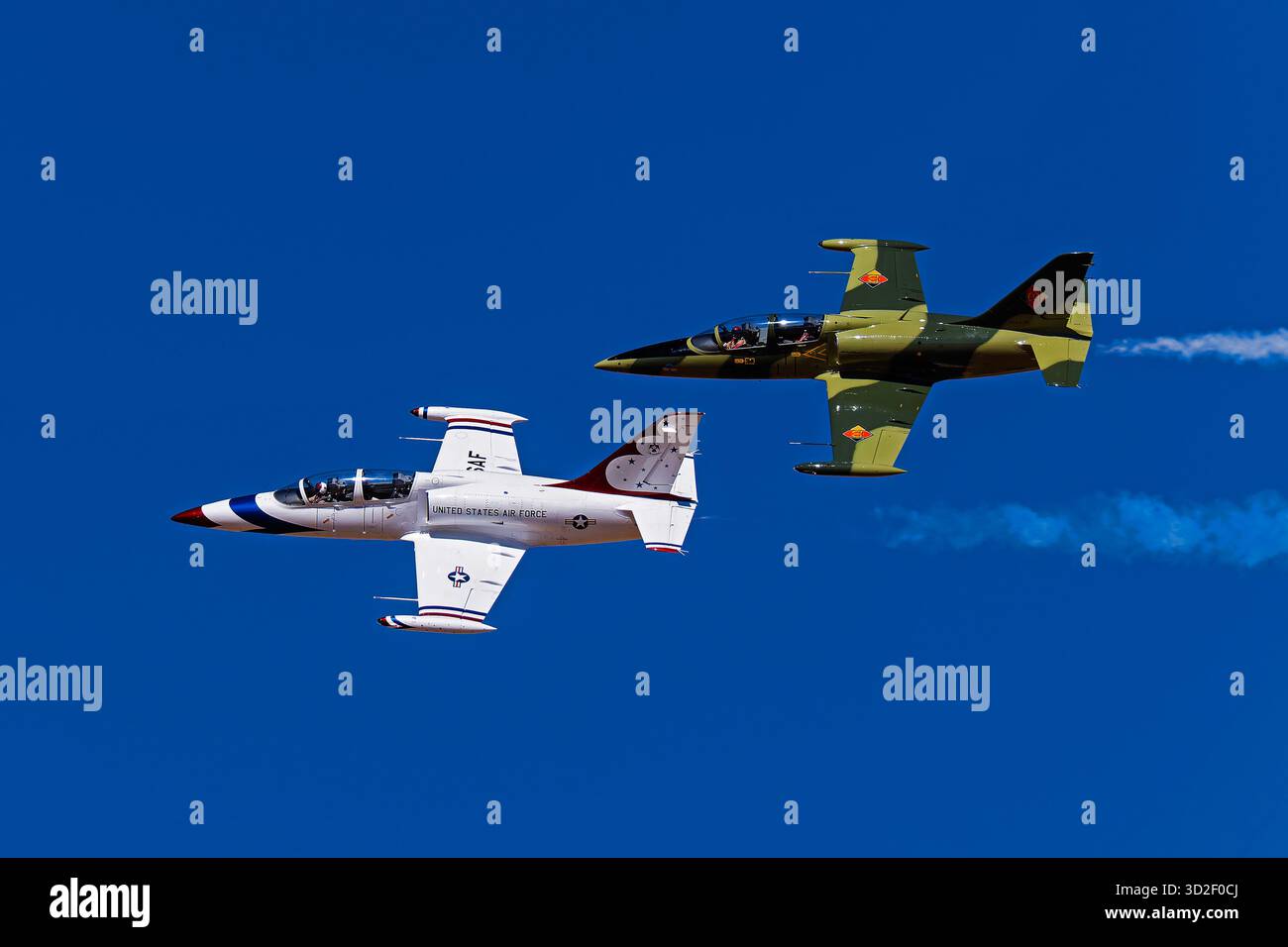 Sky Fiesta 2025 10-25-2025 Las Cruces NM USA Lone Star Jet Team L-39 Albatros, die an der Sport Sky Fiesta 2025 Airshow im Las Cruces Intl teilnehmen. Stockfoto