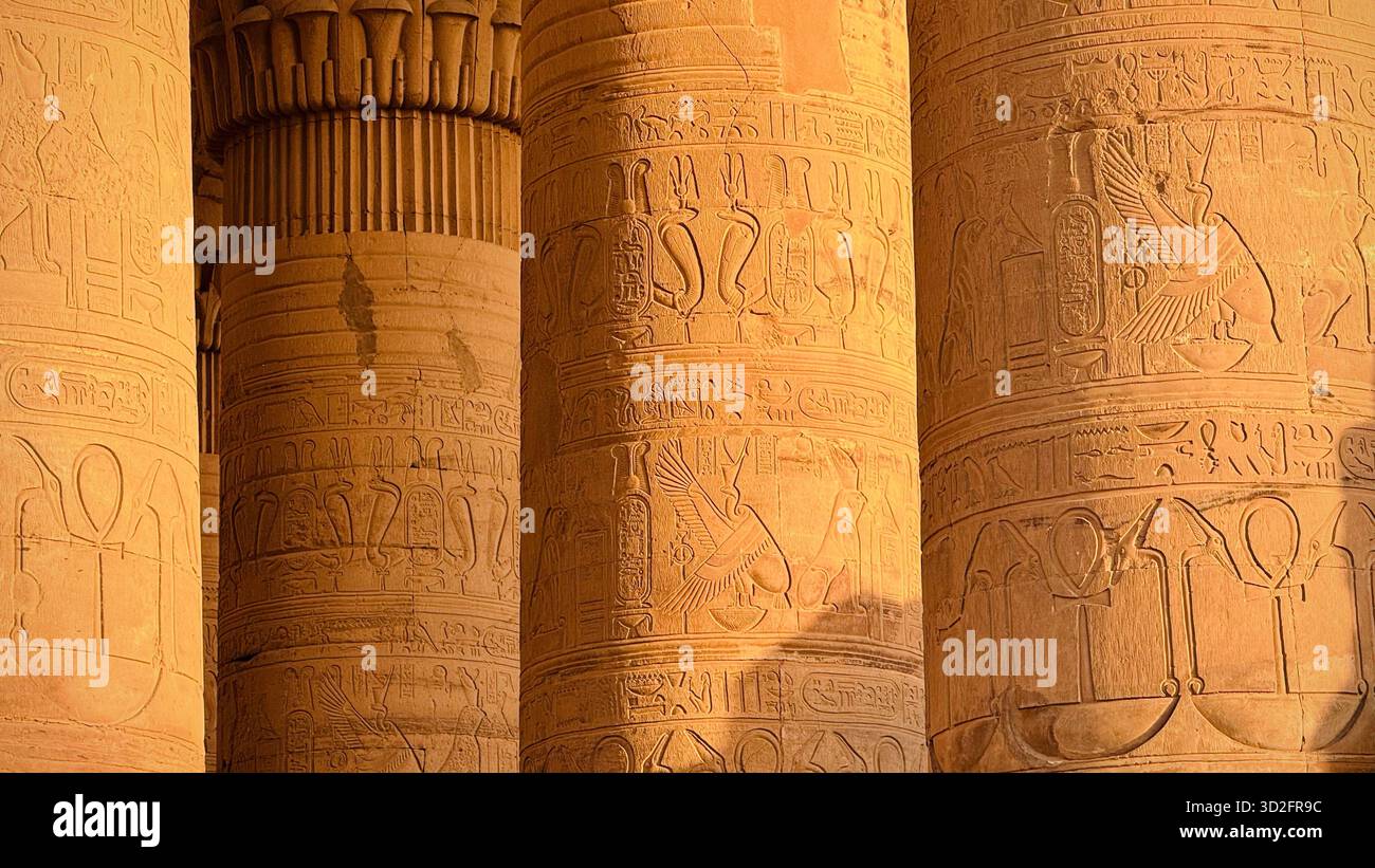 Kunst auf Säulen in den Tempeln von Philae, Assuan, Ägypten Stockfoto