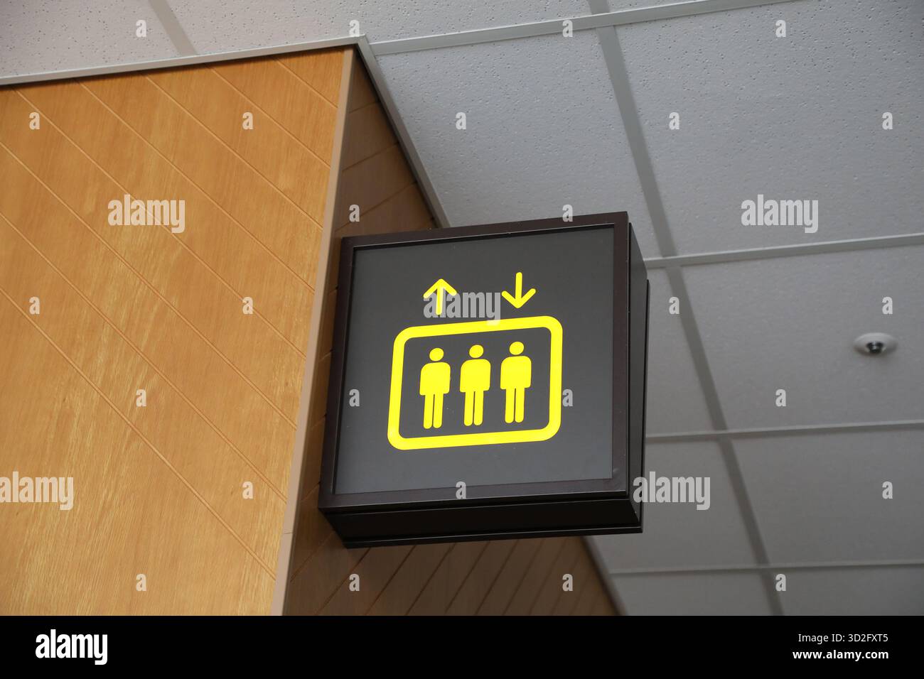 Schild für einen Aufzug in einem Gebäude Stockfoto