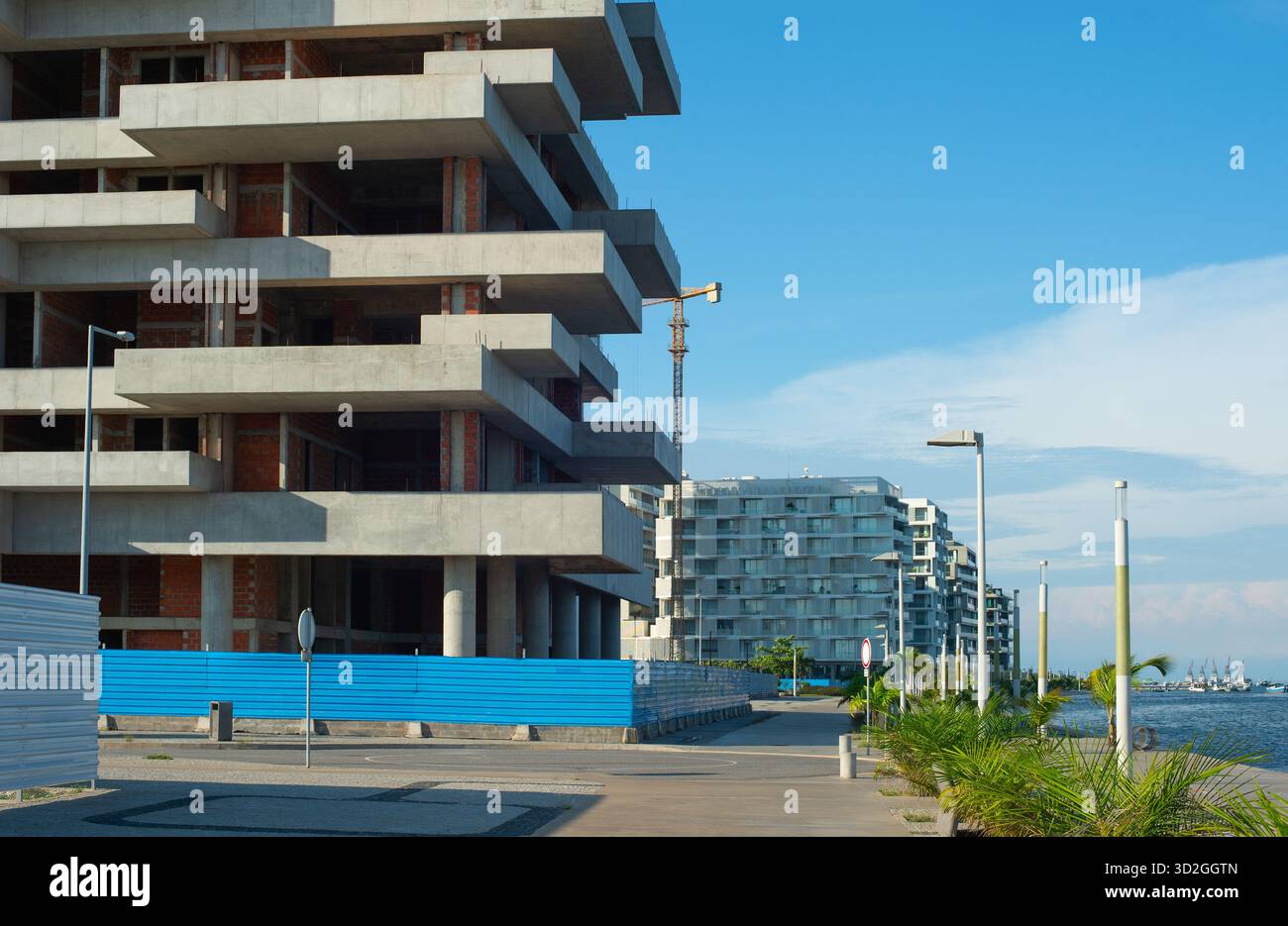 Moderne Gebäude auf der Isla de Luanda in Luanda, Angola Stockfoto