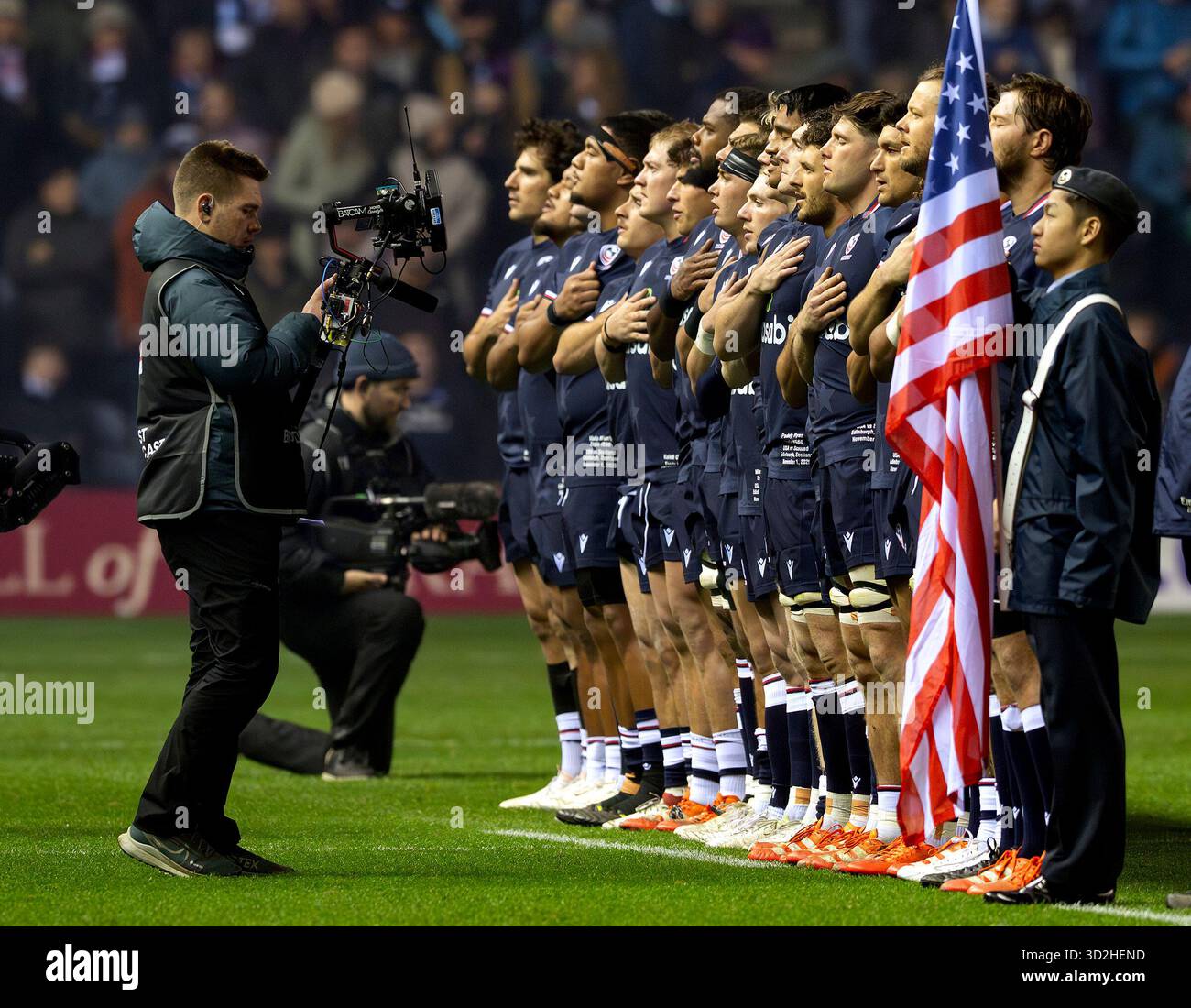 Edinburgh, Großbritannien. November 2025. Herbsttest – Schottland gegen USA. Das US-Team singt das Star Spangled Banner vor dem Auftakt, als Schottland im ersten Spiel der Herbsttests 2025 im Murrayfield Stadium, Edinburgh, Schottland, gegen die USA antritt. UK Credit: Ian Jacobs/Alamy Live News Stockfoto