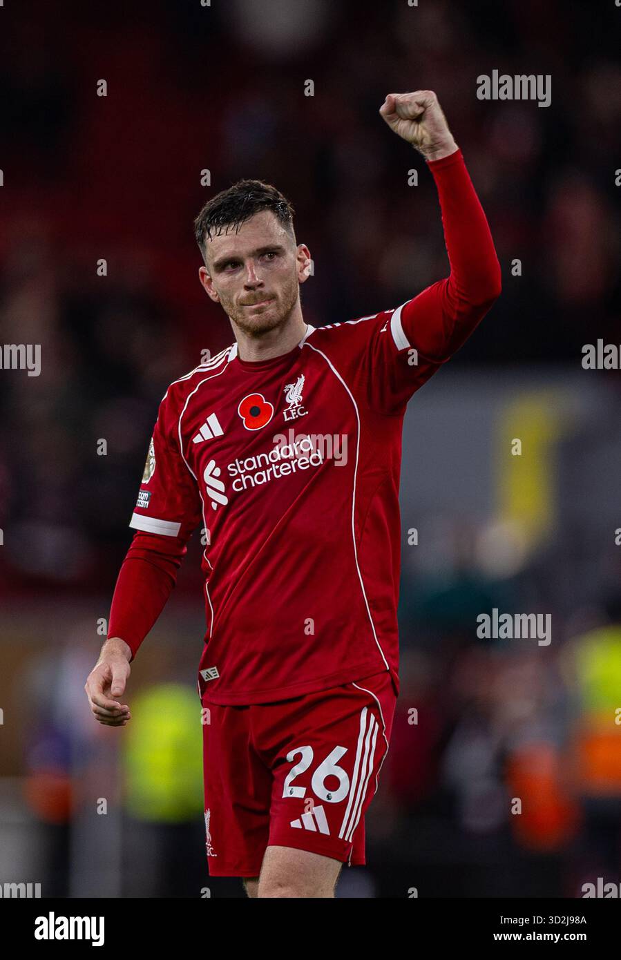(251102) -- LIVERPOOL, 2. November 2025 (Xinhua) -- Liverpool Andy Robertson feiert nach dem englischen Premier League Spiel zwischen Liverpool FC und Aston Villa FC am 1. November 2025 in Liverpool, Großbritannien. (XINHUA) NUR FÜR REDAKTIONELLE ZWECKE. NICHT ZUM VERKAUF FÜR MARKETING- ODER WERBEKAMPAGNEN. KEINE VERWENDUNG MIT NICHT AUTORISIERTEN AUDIO-, VIDEO-, DATEN-, REGALLISTEN, CLUB-/LEAGUE-LOGOS ODER LIVE-DIENSTEN. ONLINE-IN-MATCH-NUTZUNG AUF 45 BILDER BESCHRÄNKT, KEINE VIDETEMULATION. KEINE VERWENDUNG BEI WETTEN, SPIELEN ODER PUBLIKATIONEN FÜR EINZELNE CLUBS/LIGA/SPIELER. Stockfoto