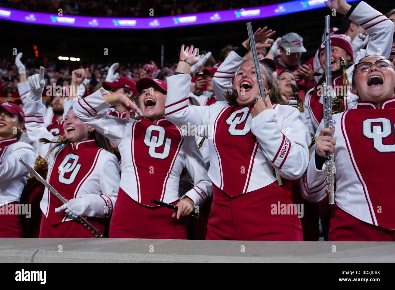 1. November 2025: Die Band der Oklahoma Sooners feiert während des NCAA-Fußballspiels zwischen den University of Tennessee Volunteers und der University of Oklahoma Sooners im Neyland Stadium, Knoxville, TN Tim Gangloff/CSM Stockfoto