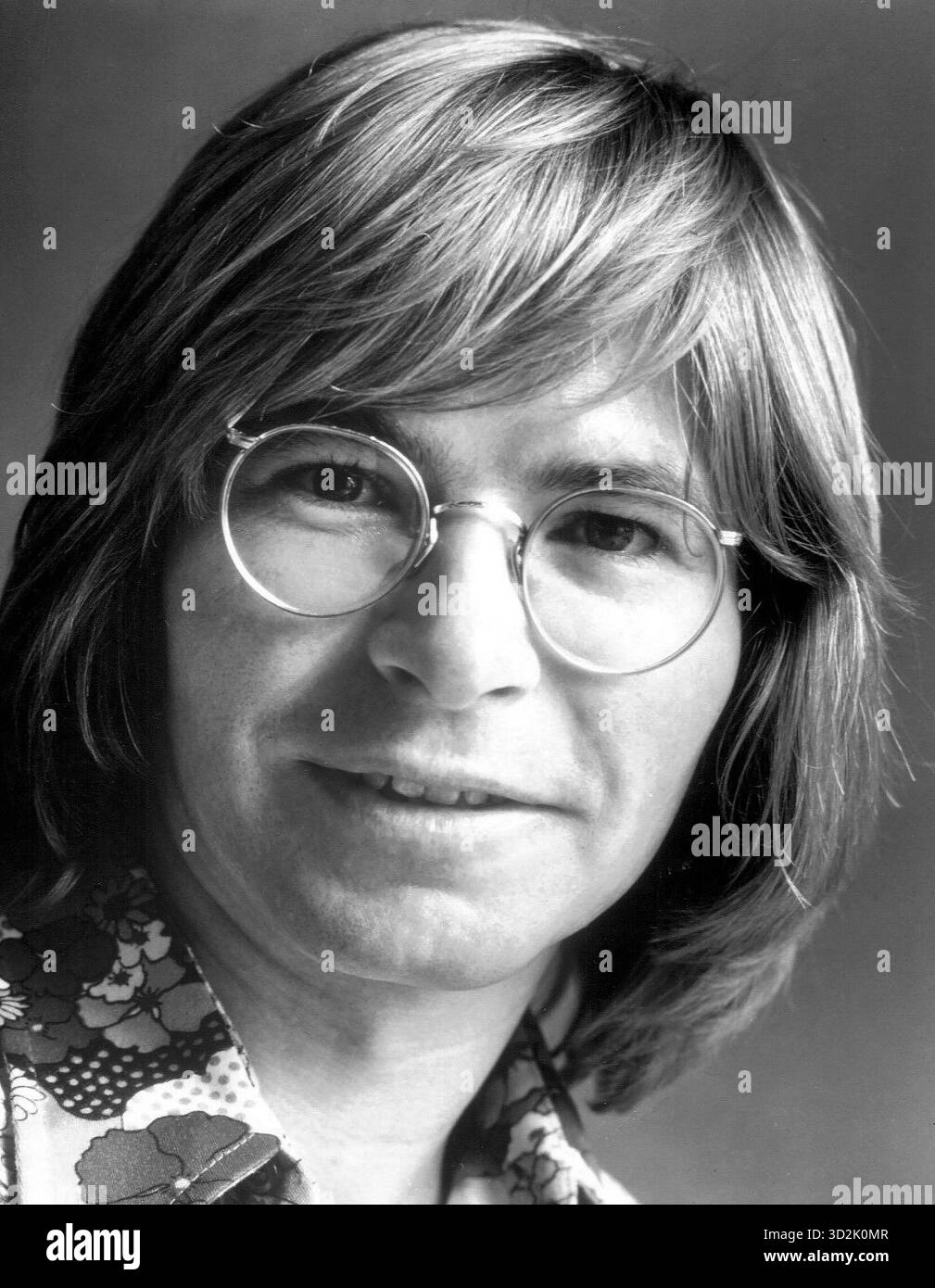 Werbefoto von John Denver aus dem Jahr 1974. Foto von RCA Stockfoto
