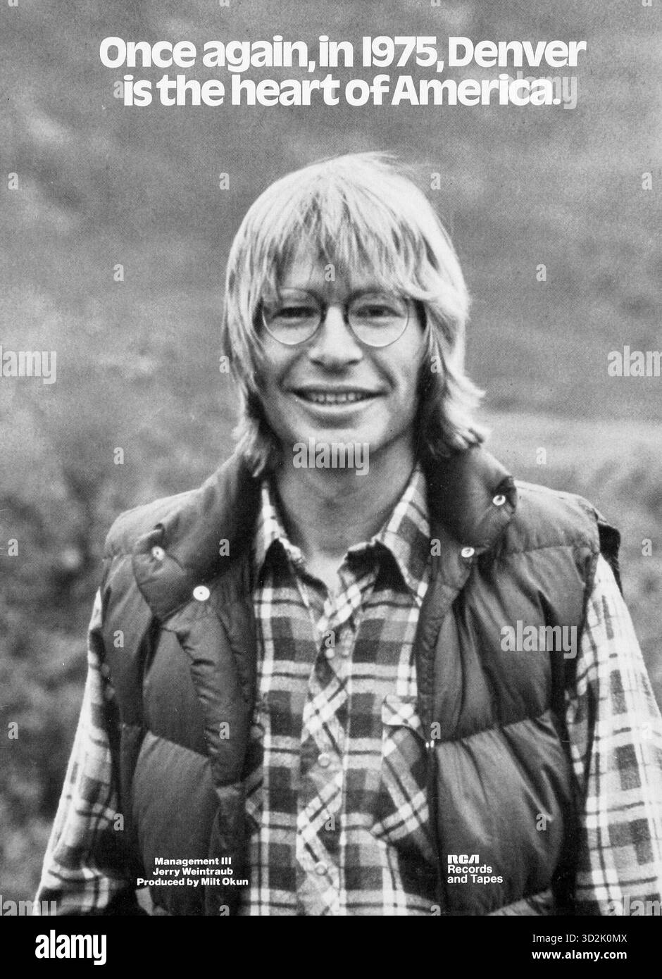 Künstler John Denver – Werbeanzeige (1975) im Halbtondruck Stockfoto