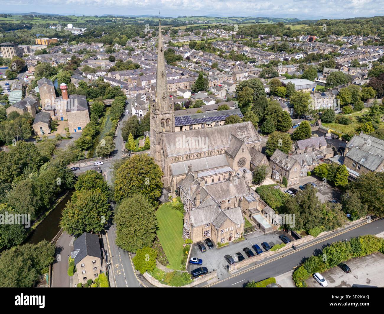 Aus der Vogelperspektive die Kathedrale von Lancaster, auch bekannt als die Kathedrale St. Peter und St. Peter's Cathedral, Lancashire, Großbritannien. Stockfoto