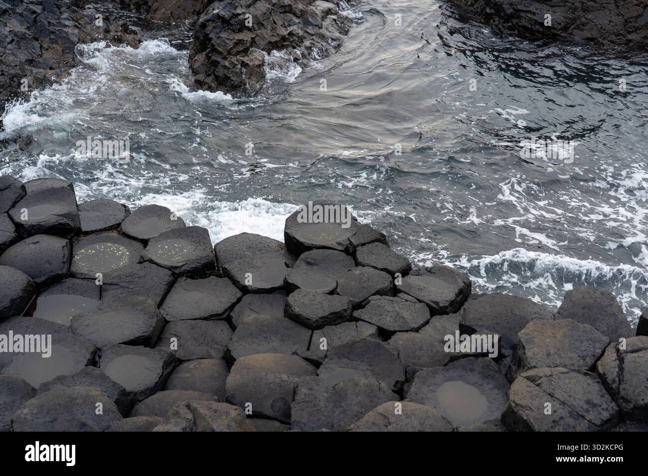Blick auf den Giant's Causeway, ein UNESCO-Weltkulturerbe in Bushmills, Nordirland. Stockfoto