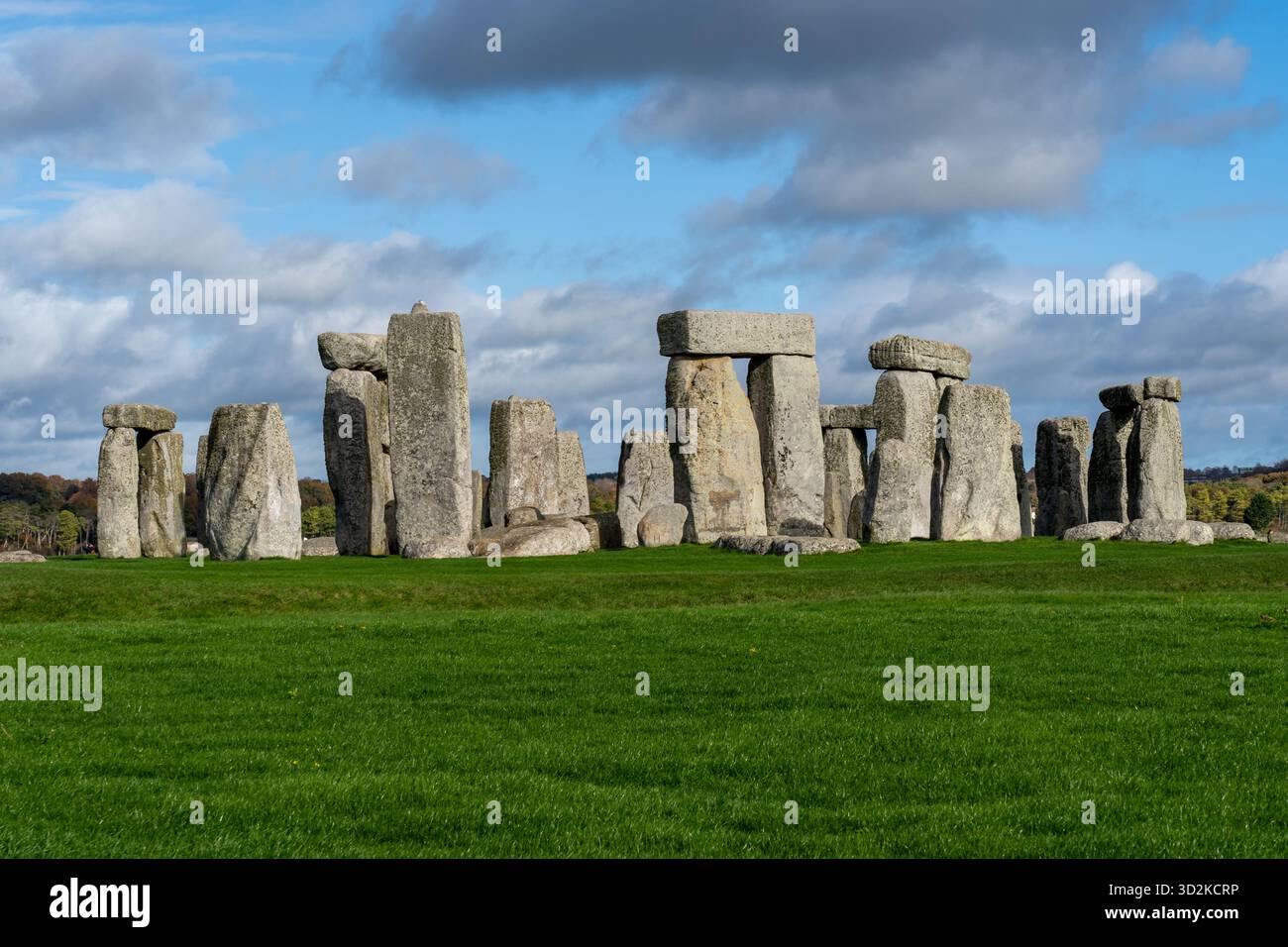 Blick auf Stonehenge, das prähistorische Weltkulturerbe der Megalithen auf der Salisbury Plain, Großbritannien. Stockfoto