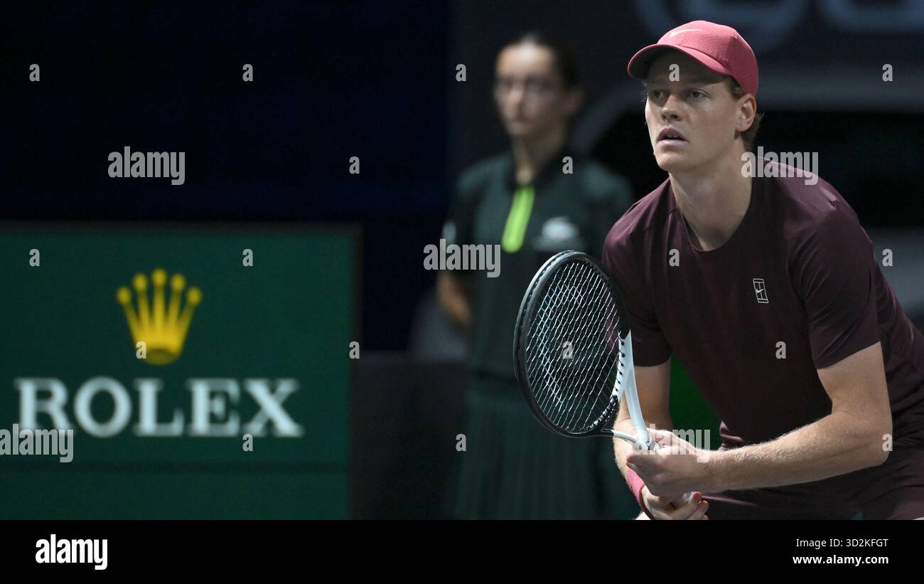 Paris, Fra. November 2025. Jannik Sinner in seinem Spiel gegen Alexander Zverev, 01.11.2025, Tennis, Rolex Paris Masters 2025, FRA, Paris, La Defense Arena. Foto: HMB Media/Alamy Live News Stockfoto