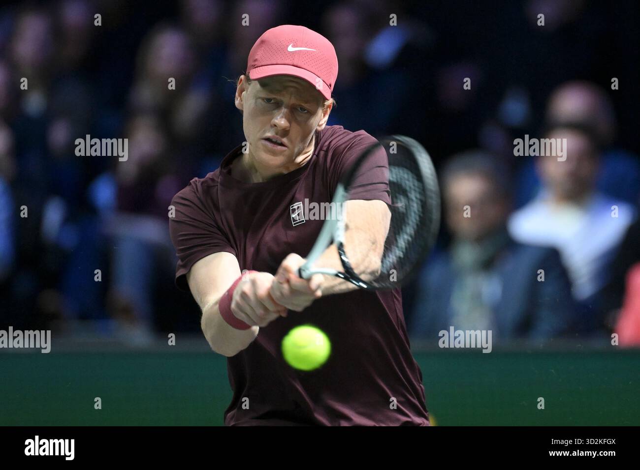 Paris, Fra. November 2025. Jannik Sinner in seinem Spiel gegen Alexander Zverev, 01.11.2025, Tennis, Rolex Paris Masters 2025, FRA, Paris, La Defense Arena. Foto: HMB Media/Alamy Live News Stockfoto