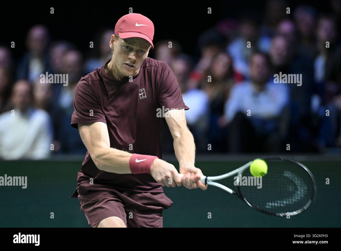 Paris, Fra. November 2025. Jannik Sinner in seinem Spiel gegen Alexander Zverev, 01.11.2025, Tennis, Rolex Paris Masters 2025, FRA, Paris, La Defense Arena. Foto: HMB Media/Alamy Live News Stockfoto