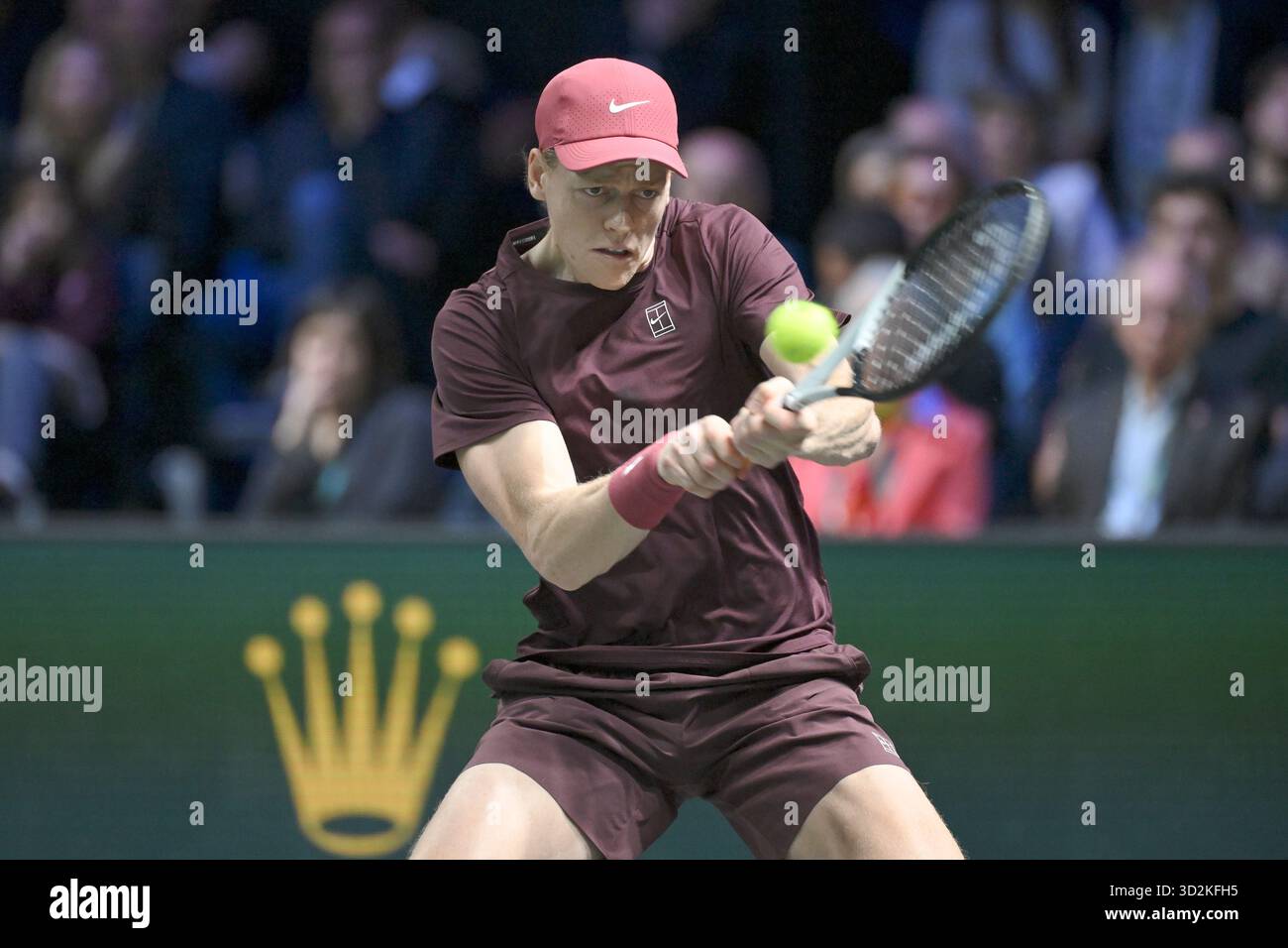 Paris, Fra. November 2025. Jannik Sinner in seinem Spiel gegen Alexander Zverev, 01.11.2025, Tennis, Rolex Paris Masters 2025, FRA, Paris, La Defense Arena. Foto: HMB Media/Alamy Live News Stockfoto