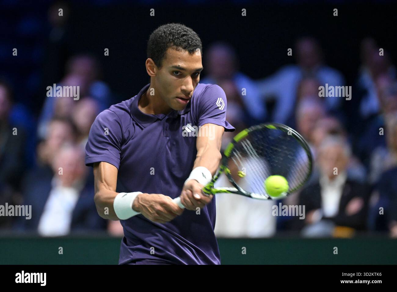 Felix Auger-Aliassime in seinem Spiel gegen Alexander Bublik, 01.11.2025, Tennis, Rolex Paris Masters 2025, FRA, Paris, La Defense Arena. Stockfoto