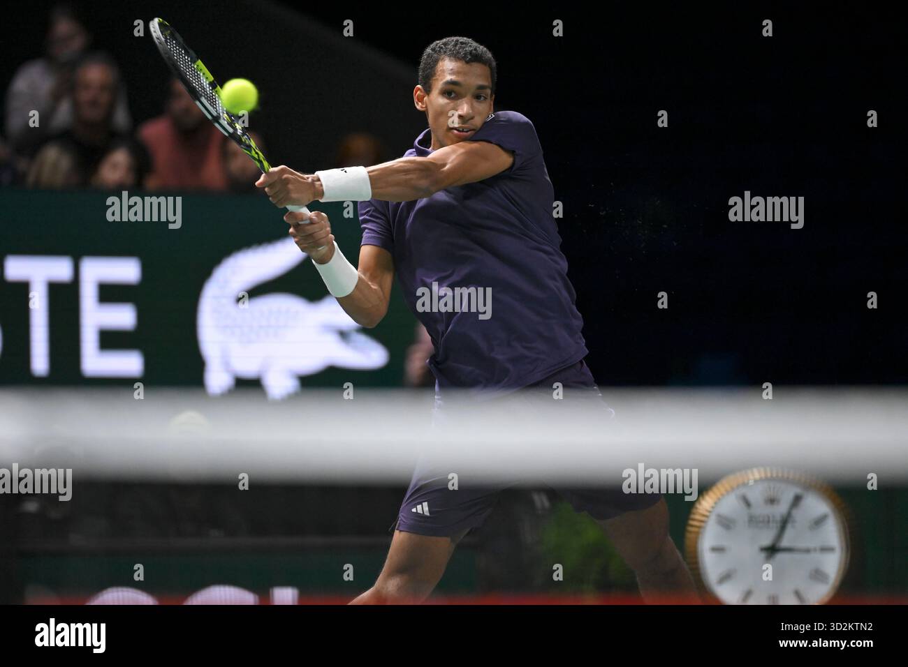 Felix Auger-Aliassime in seinem Spiel gegen Alexander Bublik, 01.11.2025, Tennis, Rolex Paris Masters 2025, FRA, Paris, La Defense Arena. Stockfoto