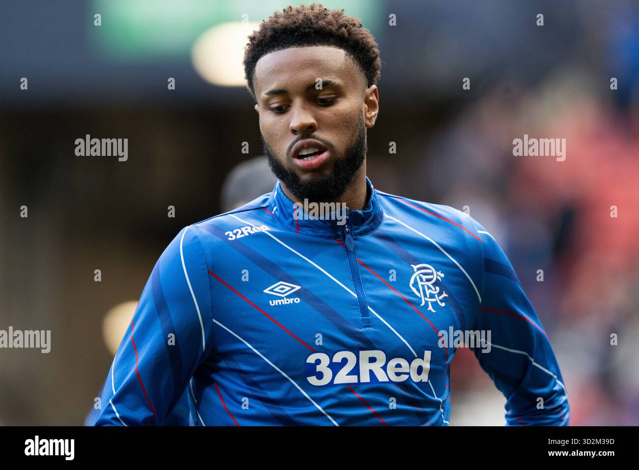 GLASGOW, SCHOTTLAND - 02. NOVEMBER: Rangers' Youssef Chermiti wärmt sich vor dem Halbfinalspiel des Premier Sports Cup zwischen Celtic und Rangers im Hampden Park am 2. November 2025 in Glasgow auf. (Foto: Paul Byars / Alamy Live News) Stockfoto