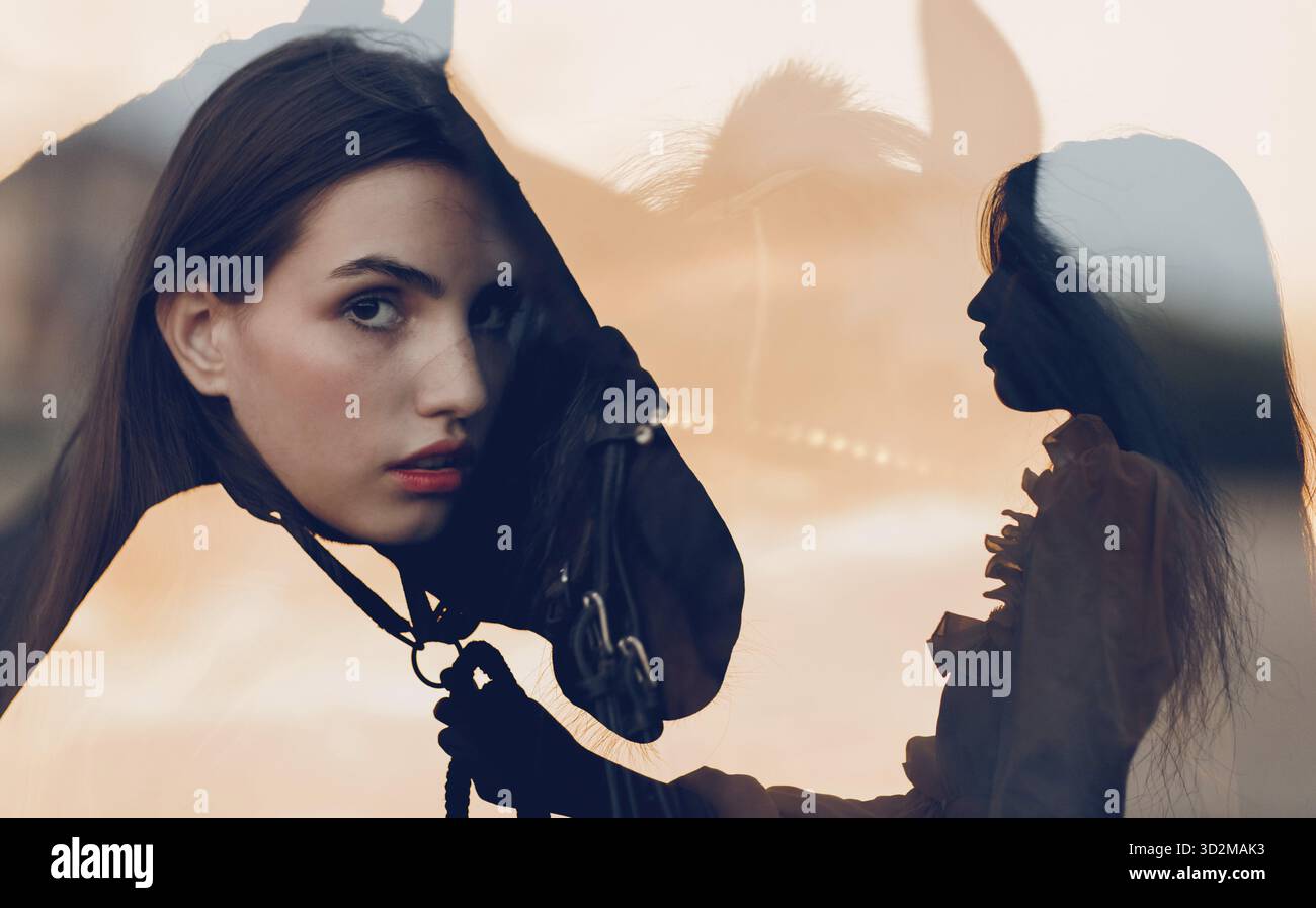 Porträt der Frau mit ihrem Pferd auf der Ranch im Freien. Mehrfachbelichtungsbild Stockfoto