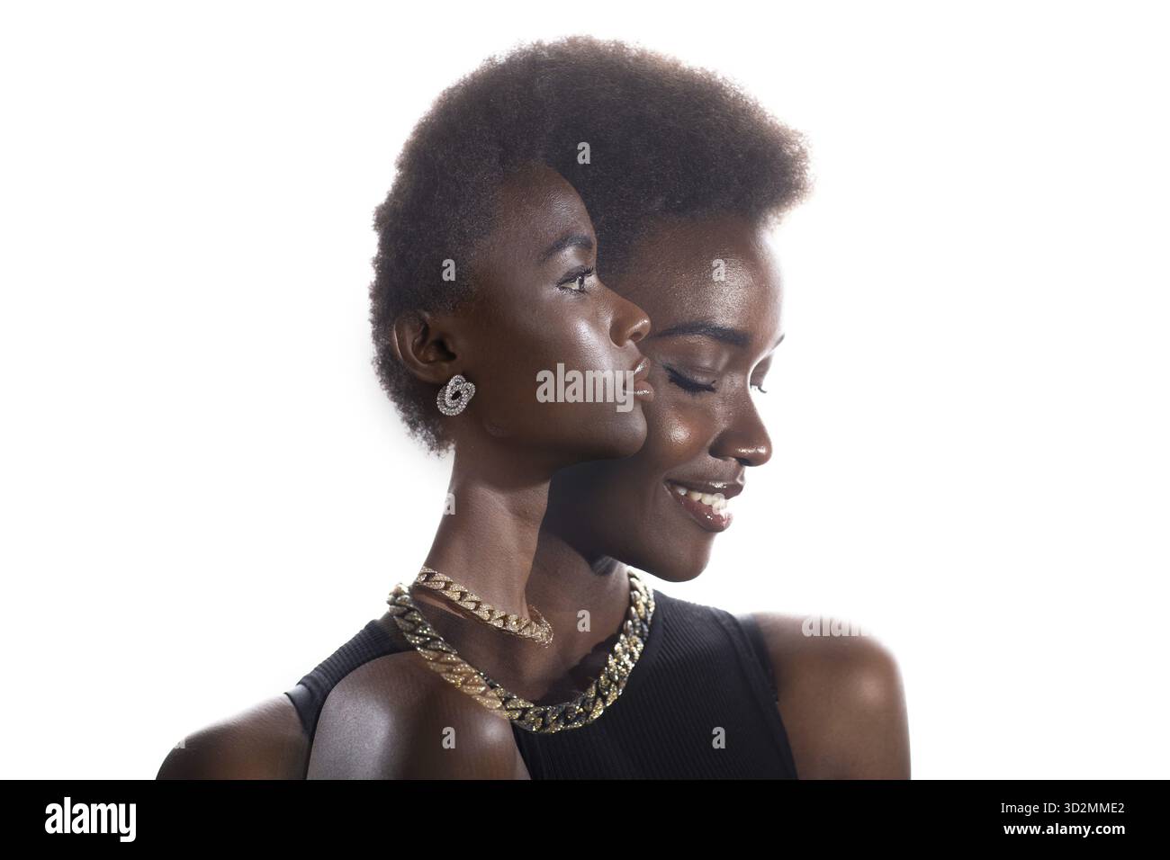 Mehrfach belichtetes Porträt einer schwarzen afroamerikanischen Frau mit glücklichem Lächeln und ernstem Gesichtsausdruck. Gesundheits- und Erfolgskonzept Stockfoto