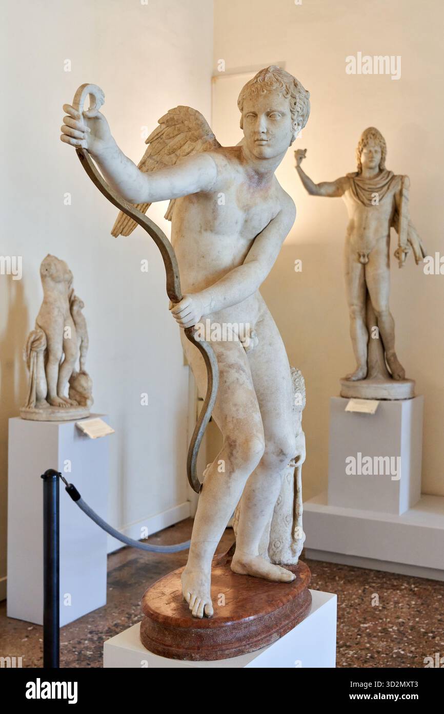 Eros in der Akte des Bogens, römische Kopie (erste Hälfte des 1. Jahrhunderts n. Chr.) nach einem griechischen Original von Lisyppos von 335 v. Chr., Correr Museum, Piazza Sa Stockfoto