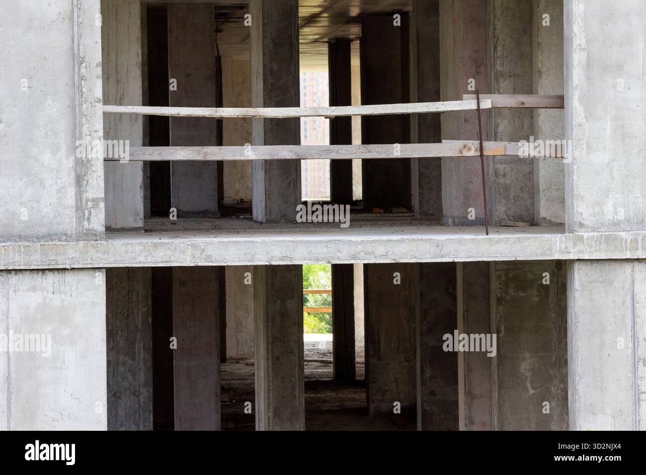 Konstruktion: Betonwände und -Böden des Gebäudes. Teil des Rahmens Stockfoto