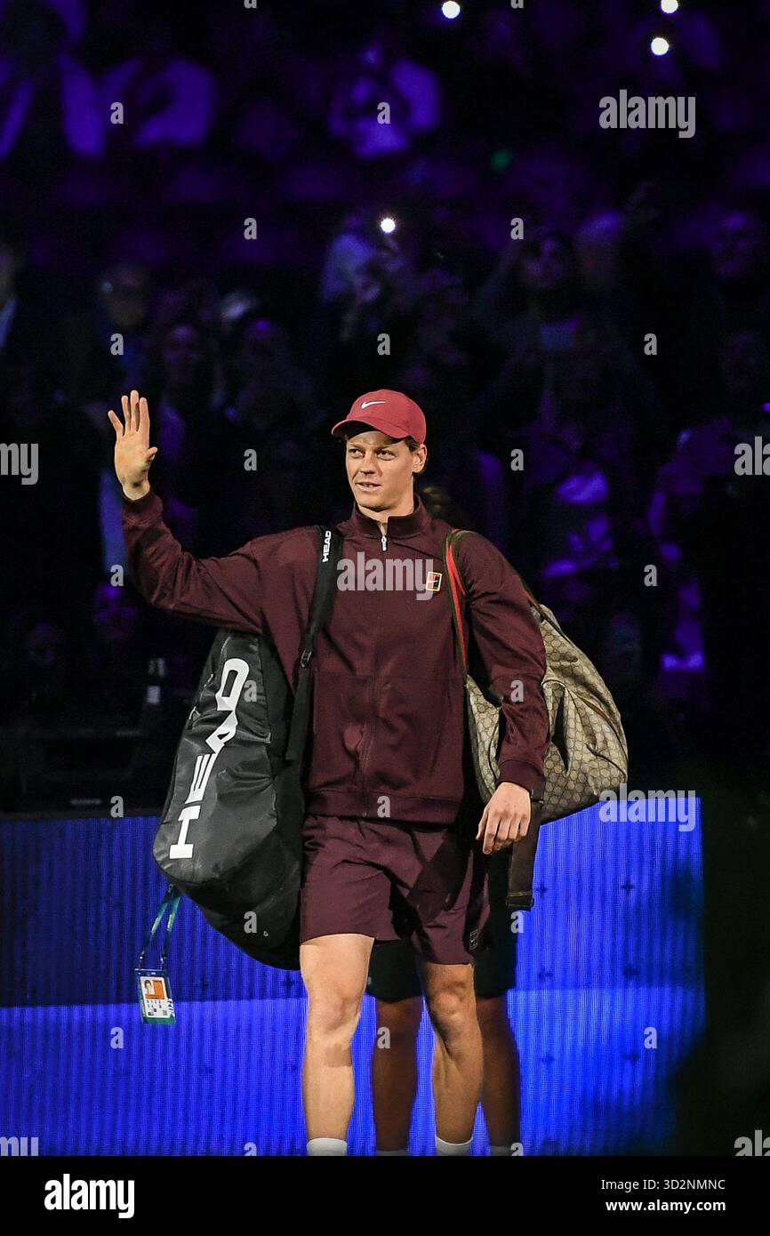 Paris, Frankreich. November 2025. Jannik Sinner trifft am 2. November 2025 im Finale der Rolex Paris Masters 2025 in der Paris La Defense Arena in Paris ein. Foto: Firas Abdullah/ABACAPRESS.COM Credit: Abaca Press/Alamy Live News Stockfoto