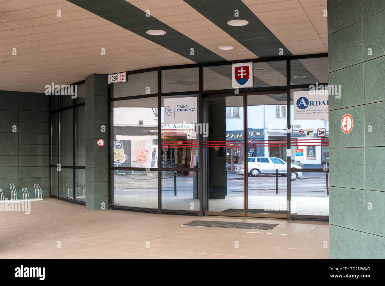 Bratislava, Slowakei - 22. Februar 2025 : Gebäude der slowakischen Staatskasse (Statna pokladnica) in Bratislava, Slowakei. Stockfoto
