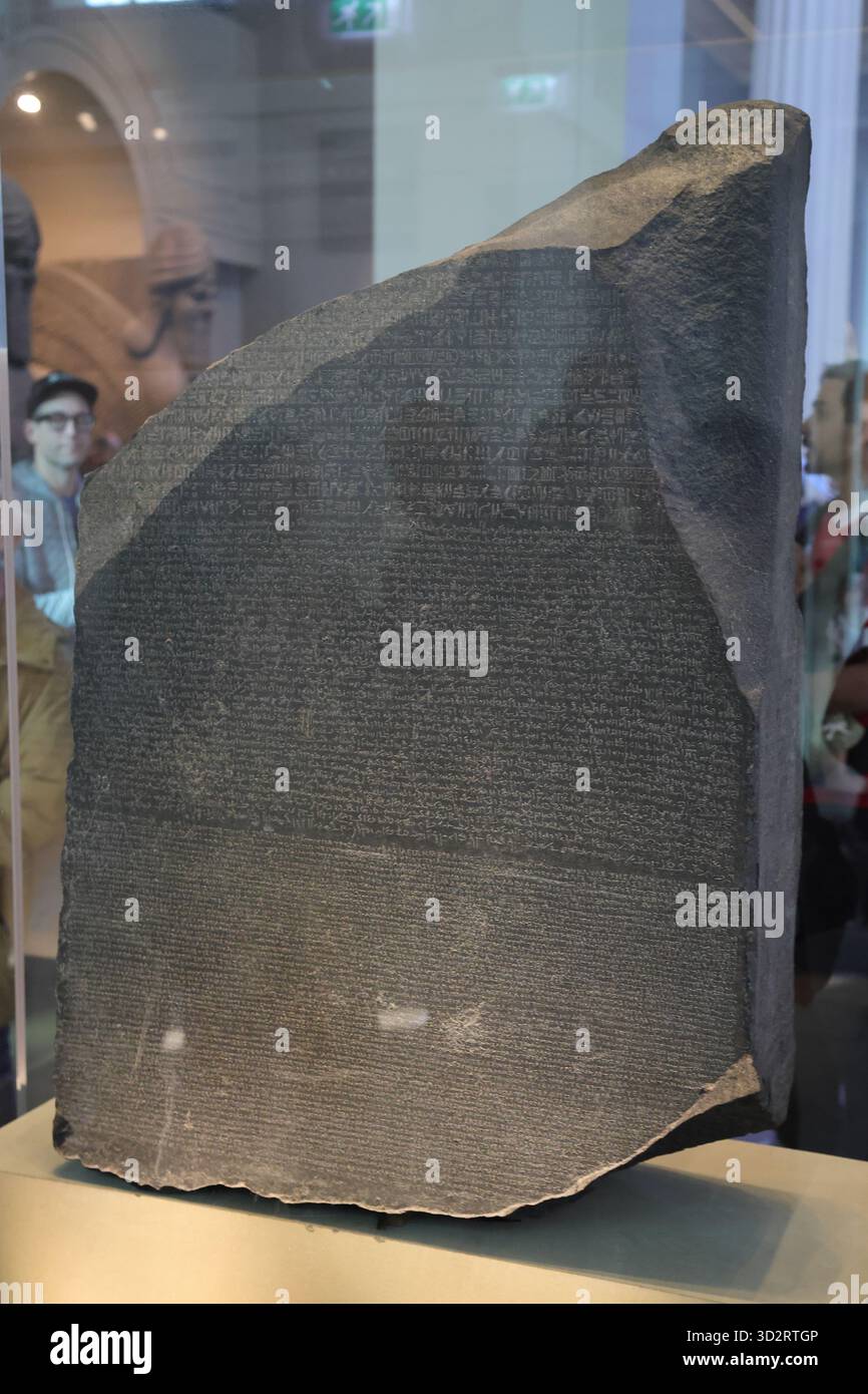 Der Rosetta-Stein im British Museum, London, Großbritannien Stockfoto