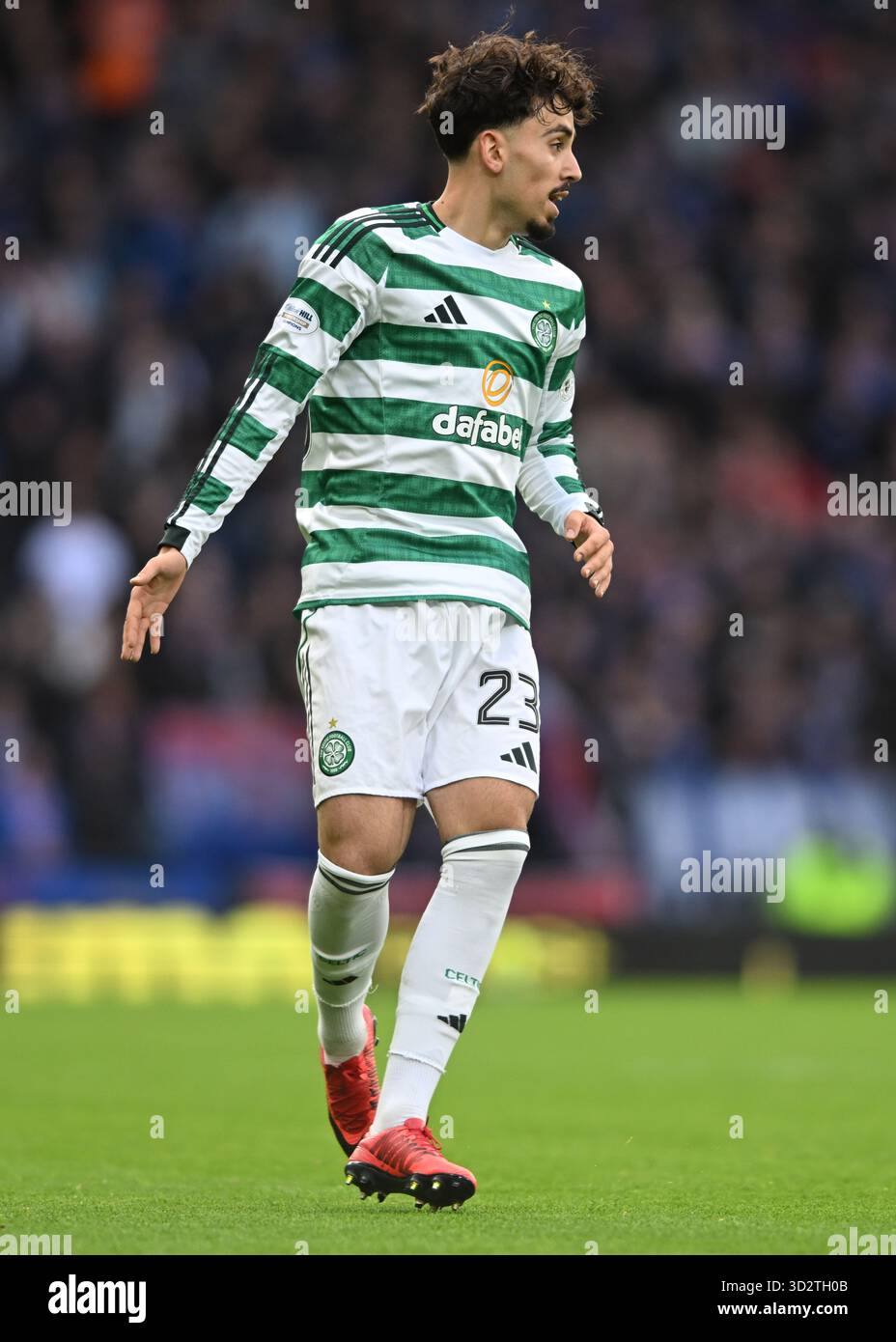 Glasgow, Großbritannien. November 2025. Sebastian Tounekti von Celtic während des Spiels Celtic vs Rangers Premier Sports Cup im Celtic Park, Glasgow. Der Bildnachweis sollte lauten: Neil Hanna/Sportimage Credit: Sportimage Ltd/Alamy Live News Stockfoto