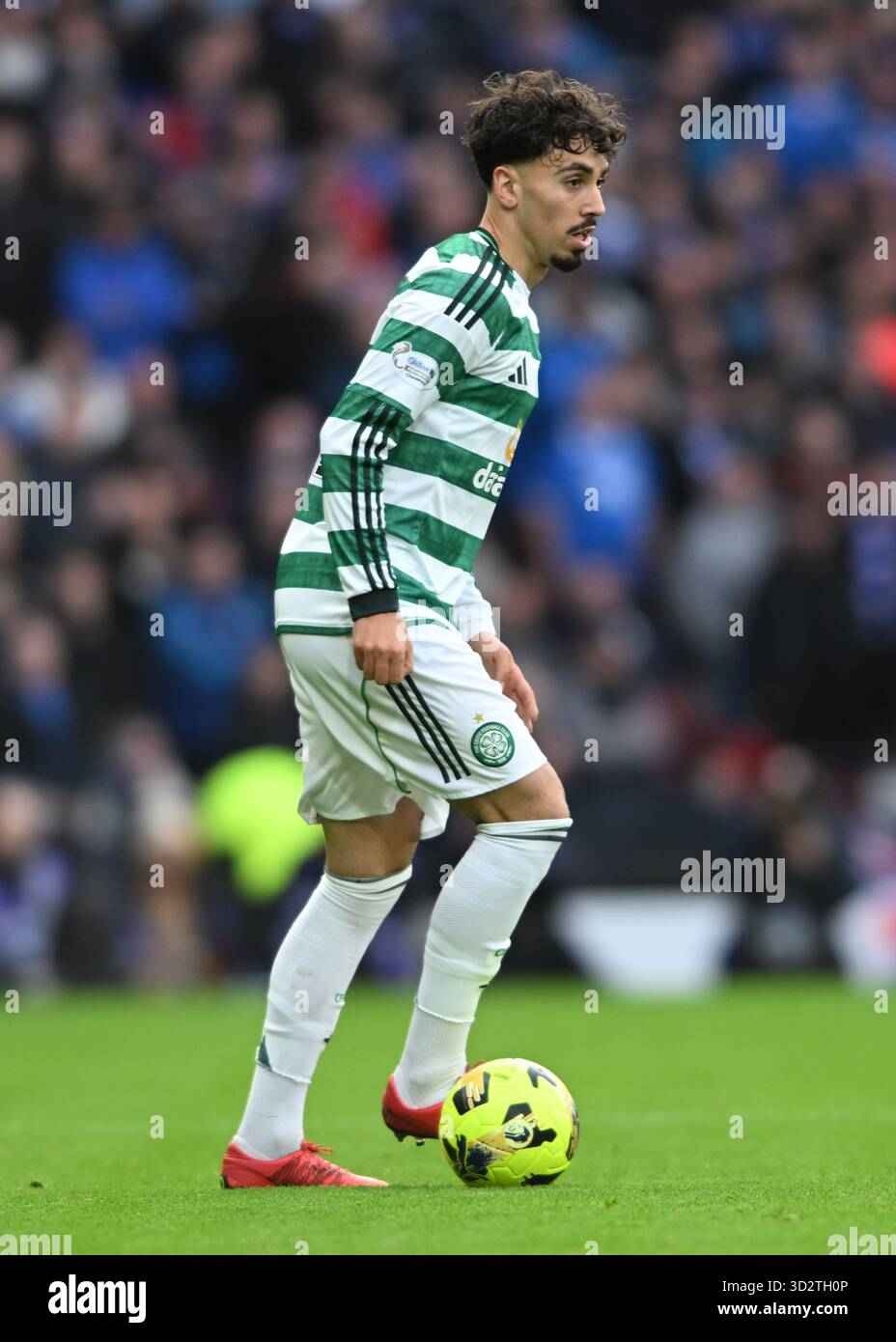 Glasgow, Großbritannien. November 2025. Sebastian Tounekti von Celtic während des Spiels Celtic vs Rangers Premier Sports Cup im Celtic Park, Glasgow. Der Bildnachweis sollte lauten: Neil Hanna/Sportimage Credit: Sportimage Ltd/Alamy Live News Stockfoto