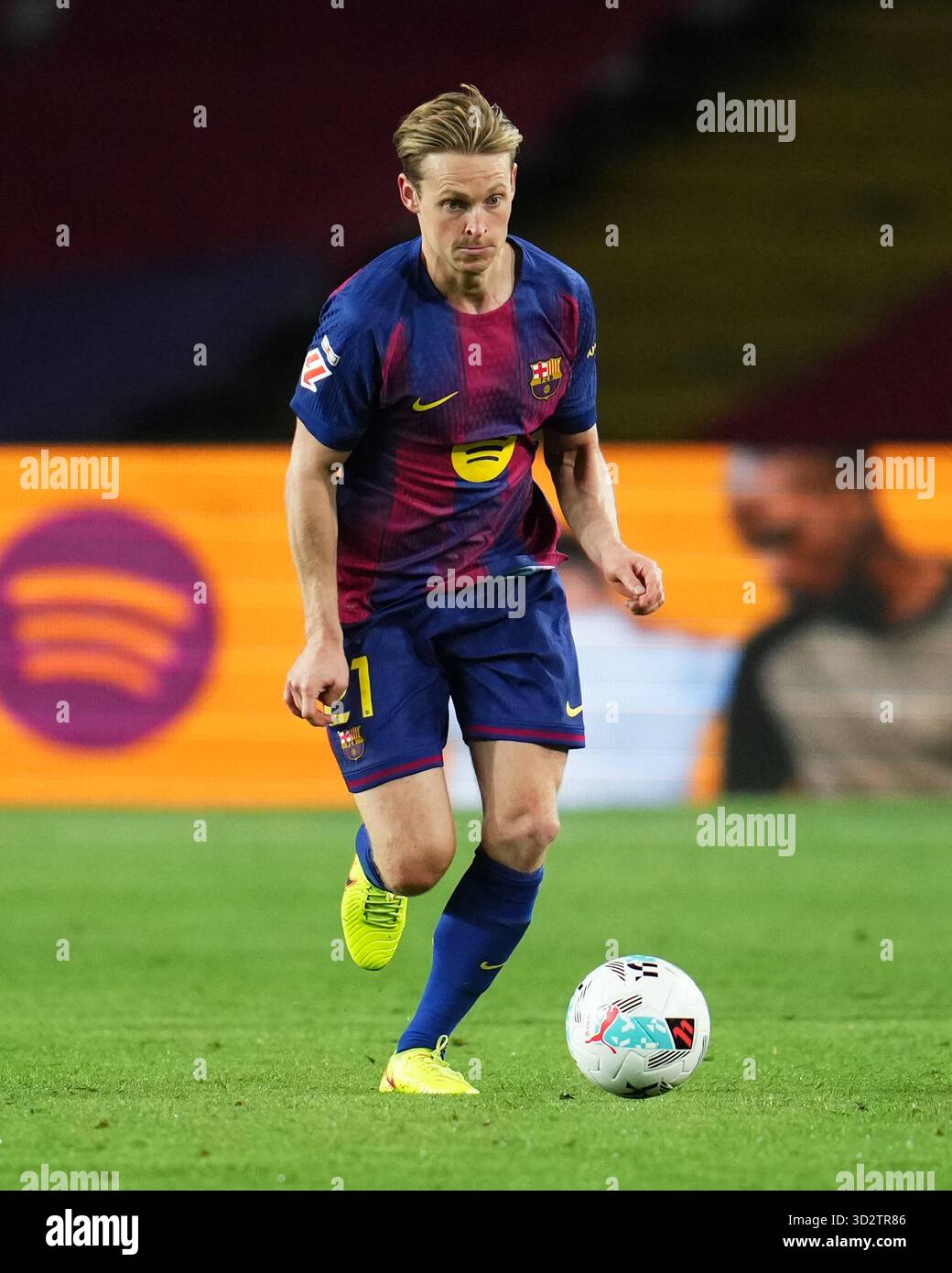 Barcelona, Spanien. November 2025. Frenkie de Jong vom FC Barcelona während des La Liga EA Sports Spiels zwischen dem FC Barcelona und Elche CF spielte am 2. November 2025 im Lluis Companys Stadium in Barcelona, Spanien. (Foto: Bagu Blanco/PRESSIN) Credit: PRESSINPHOTO SPORTS AGENCY/Alamy Live News Stockfoto