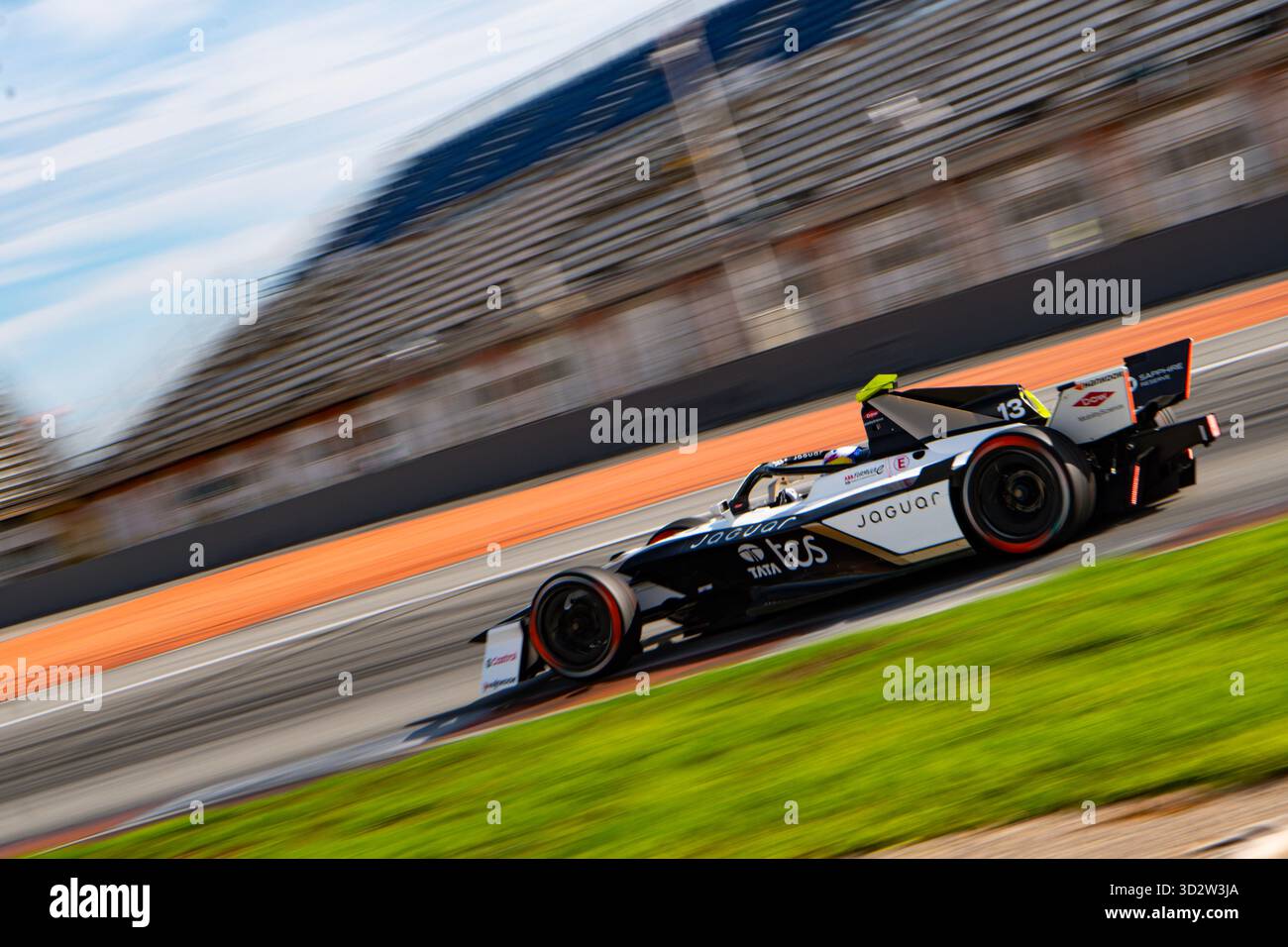 Formel E-Tests für Frauen vor der Saison 2025/26 – Jamie Chadwick – Jaguar TCS Stockfoto