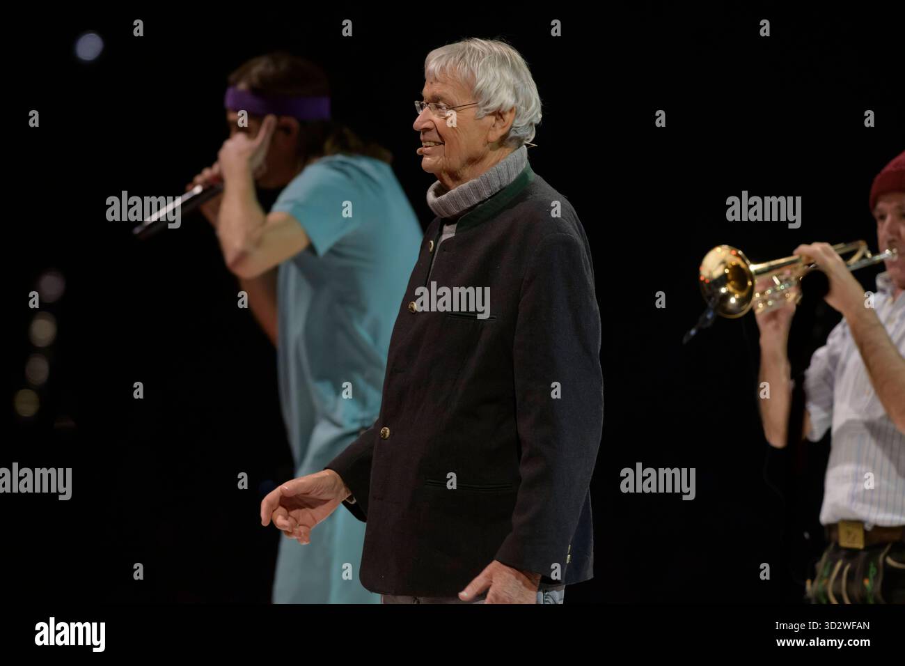 Gerhard Polt als Gast bei dicht & ergreifend - 10 Jahre - live in der Olympiahalle, München am 25.10.2025 *** Gerhard Polt als Gast bei dicht ergreifend 10 Jahre live in der Olympiahalle, München am 25 10 2025 Stockfoto