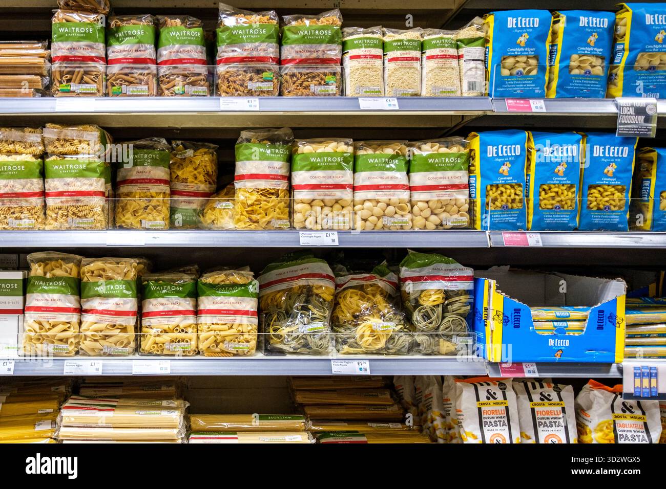 London UK, 02. November 2025, Auswahl der beliebtesten getrockneten Pasta nach britischer italienischer Art Stockfoto