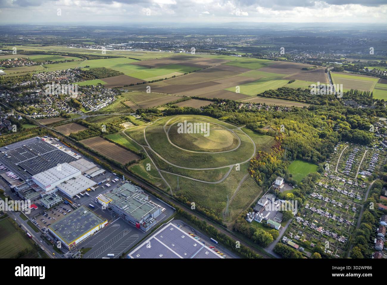 Luftaufnahme, Halde Schleswig, Aplerbecker Straße, REWE Dortmund SE & Co. KG, Rema Lebensmittel- Verkaufsgesellschaft m.b.H., Tedi, Asselner Hellweg, Stockfoto