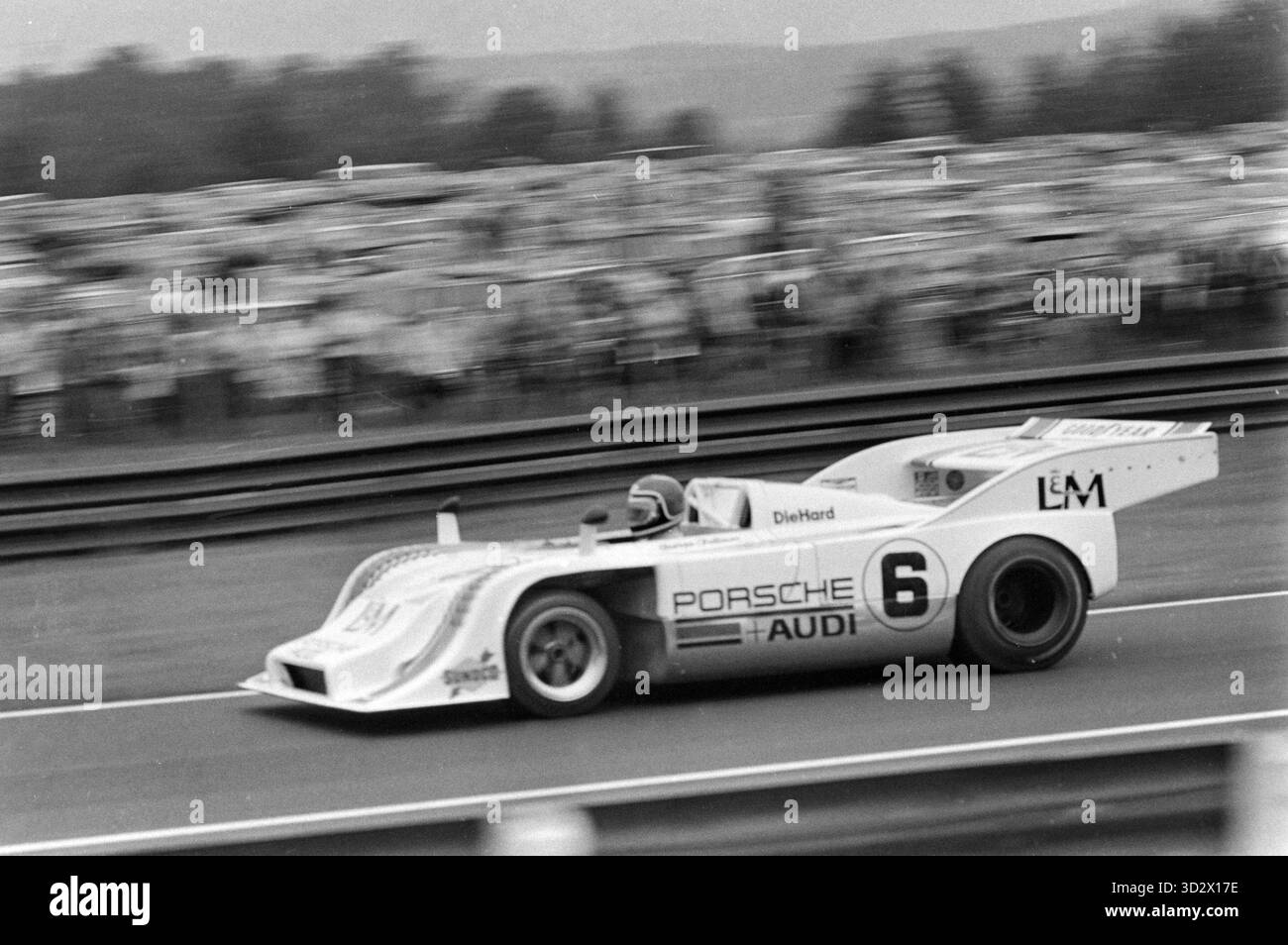 Fahrer George Follmer von Penske Racing fährt seinen Porsche 917 während des Can-am-Rennens 1972 auf der Rennstrecke Mid-Ohio in Lexington, Ohio, USA am 6. August 1972. Follmer gewann das Rennen und belegte in der 9-Event-Saison den ersten Punktestand. Foto von Ernie Mastroiann Stockfoto