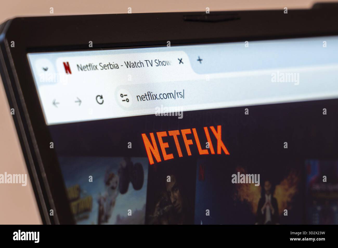 New York, USA – 31. Januar 2025: Website der Netflix-Streaming- und -Entertainment-Plattform wird auf dem Laptop-Bildschirm angezeigt Stockfoto