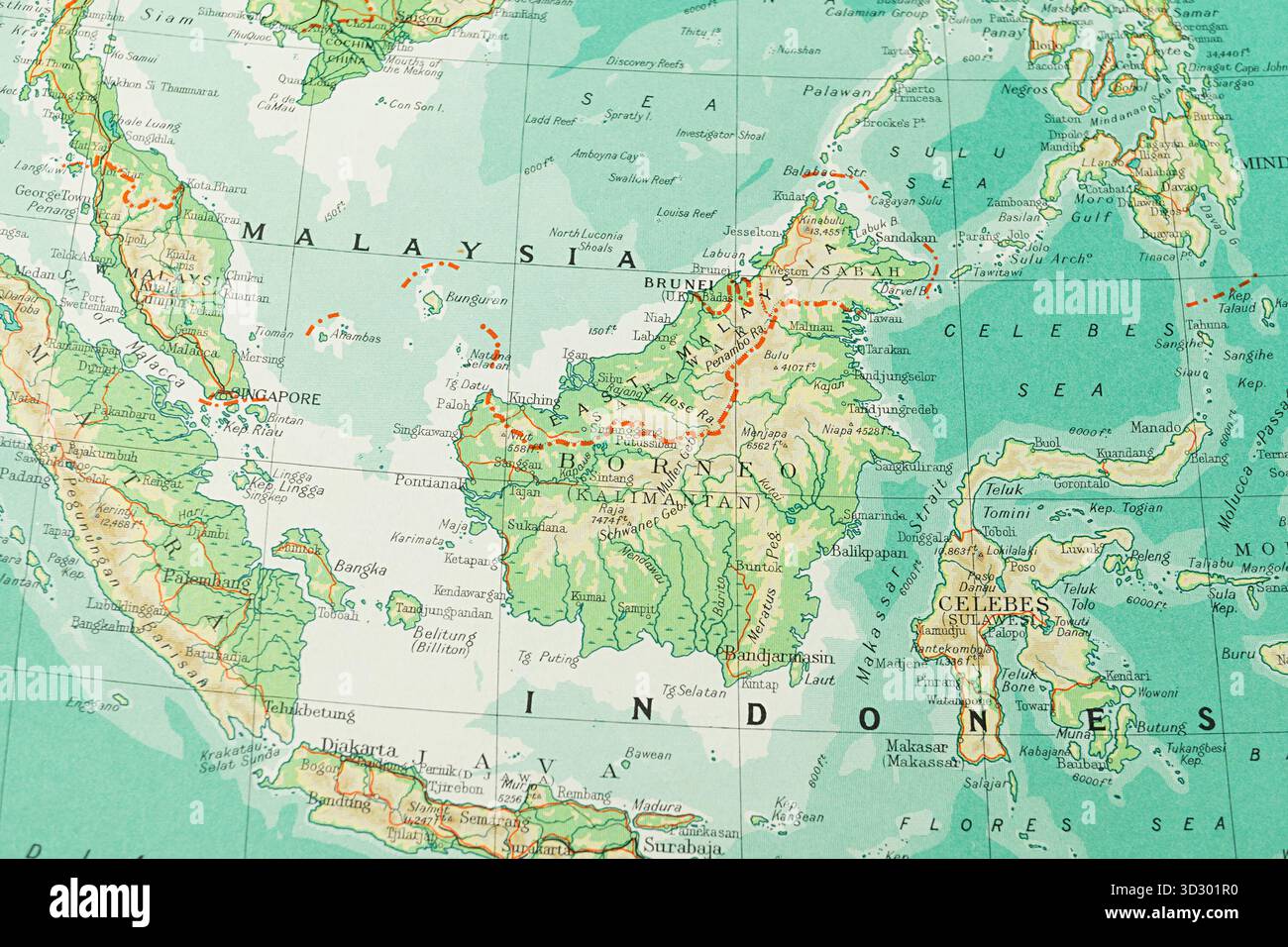Dieses Bild zeigt eine topografische Karte Südostasiens mit Schwerpunkt auf Malaysia, Brunei und Indonesien, insbesondere Borneo und Umgebung der Terra Stockfoto