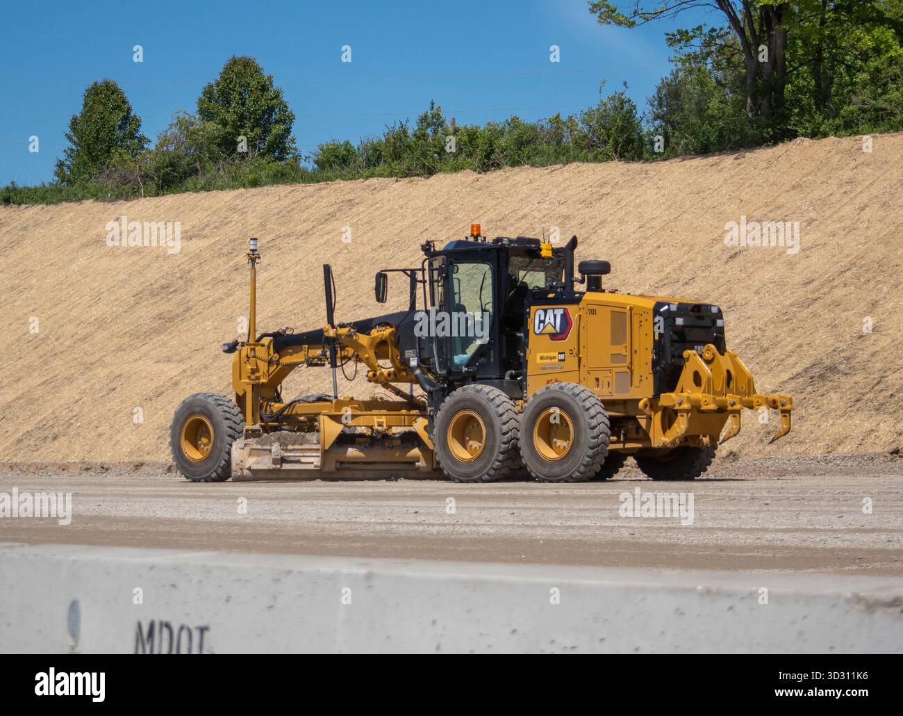 St. Joseph Michigan USA Mai 2025: Schwere Maschinen auf einer Straßenbaustelle Stockfoto