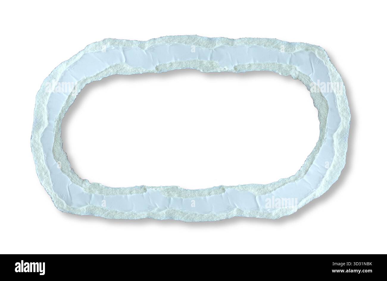 Ovaler Lagenrahmen aus weißem Papier oder Karton mit rauen abgerissenen Kanten. Unregelmäßiges Erscheinungsbild, bei dem die innere Kante des Einrisses umdreht Stockfoto
