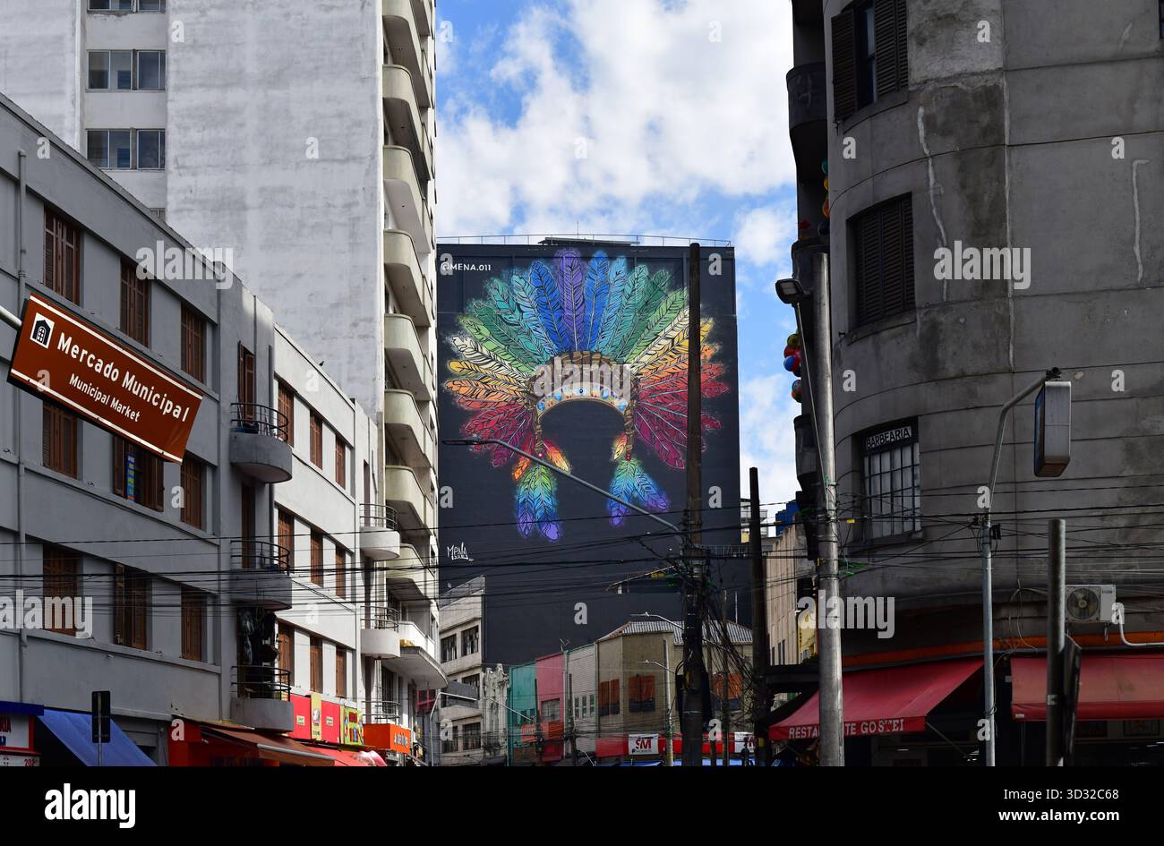 Graffiti an der Fassade eines Gebäudes in der Nähe des Mercado Municipal in Sao Paulo Downtown, Brasilien Stockfoto