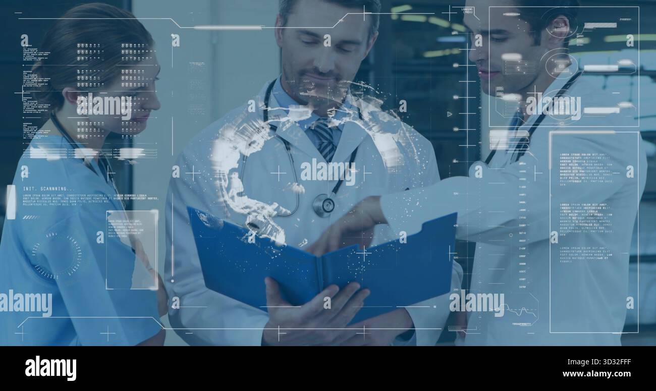 Untersuchung des medizinischen Teams bei der Analyse der blauen Patientenakte in der Klinik, mit Stethoskopen, Hologrammen Stockfoto