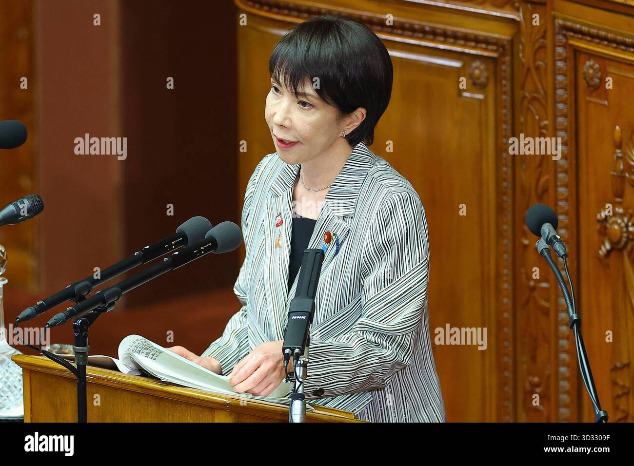 Premierminister Sanae Takaichi, Fragen von Parteiführern, Repräsentantenhaus -JPN- 4. November 2025, Tokio, Repräsentantenhaus - Premierminister Sanae Takaichi beantwortet Fragen von Vertretern jeder Partei. Die parlamentarische Debatte beginnt. Tokio Japan Copyright: XKazukixOISHIx Stockfoto