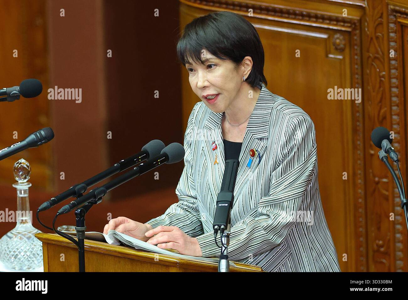 Premierminister Sanae Takaichi, Fragen von Parteiführern, Repräsentantenhaus -JPN- 4. November 2025, Tokio, Repräsentantenhaus - Premierminister Sanae Takaichi beantwortet Fragen von Vertretern jeder Partei. Die parlamentarische Debatte beginnt. Tokio Japan Copyright: XKazukixOISHIx Stockfoto