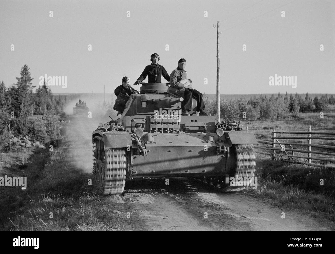 VASONVAARA, RUSSLAND - 01. Juli 1941 - Deutsche Tiger-III-Panzer der Panzerabteilung 40 rücken während der ersten Phase der Operation Barbarossa in Richtung Frontlinie vor. - Foto: Geopix/SA Kuva Stockfoto