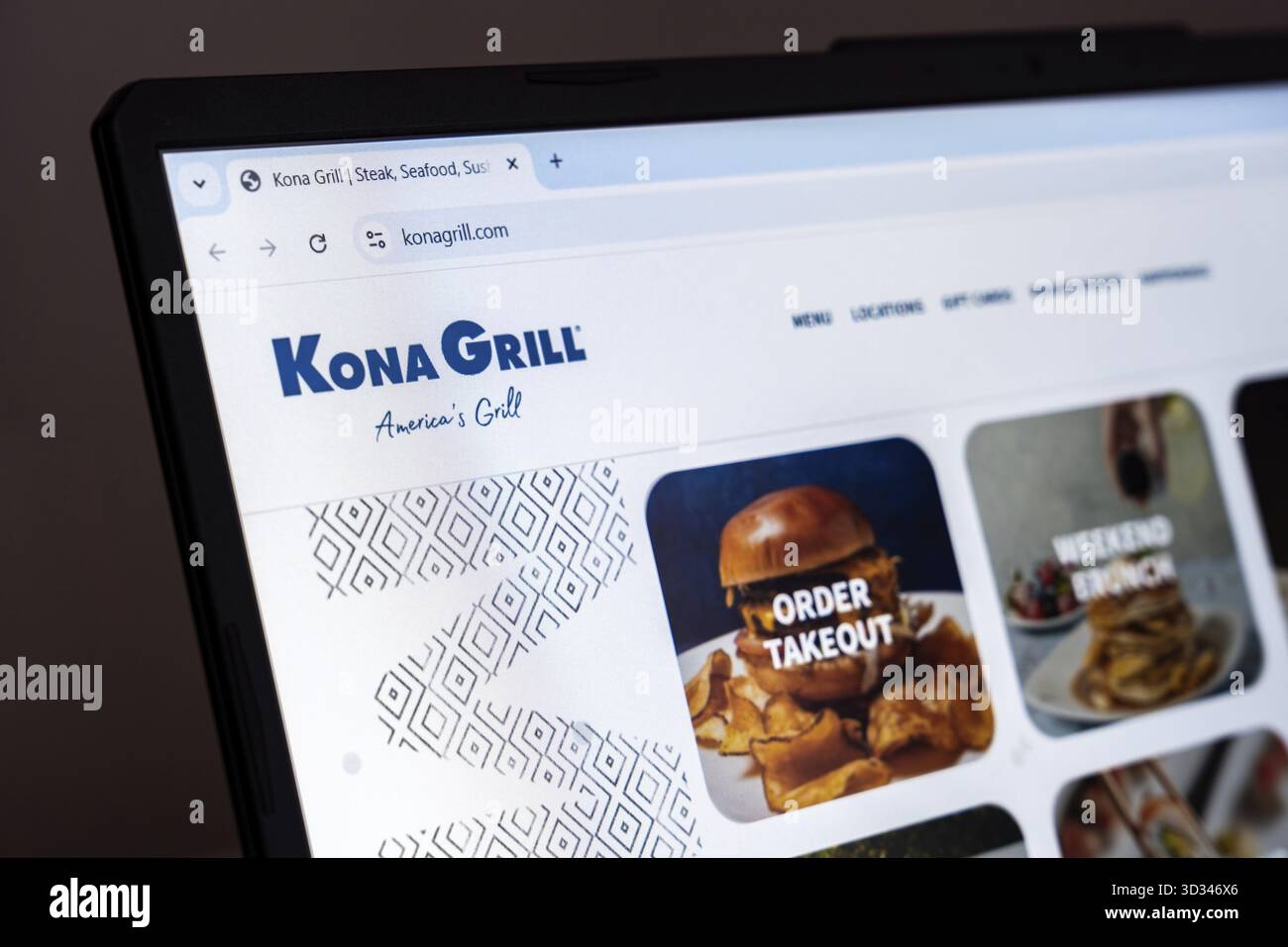 New York, USA - 22. Januar 2025: Website von Kona Grill auf Laptop-Bildschirm mit amerikanischem Restaurantmenü Stockfoto
