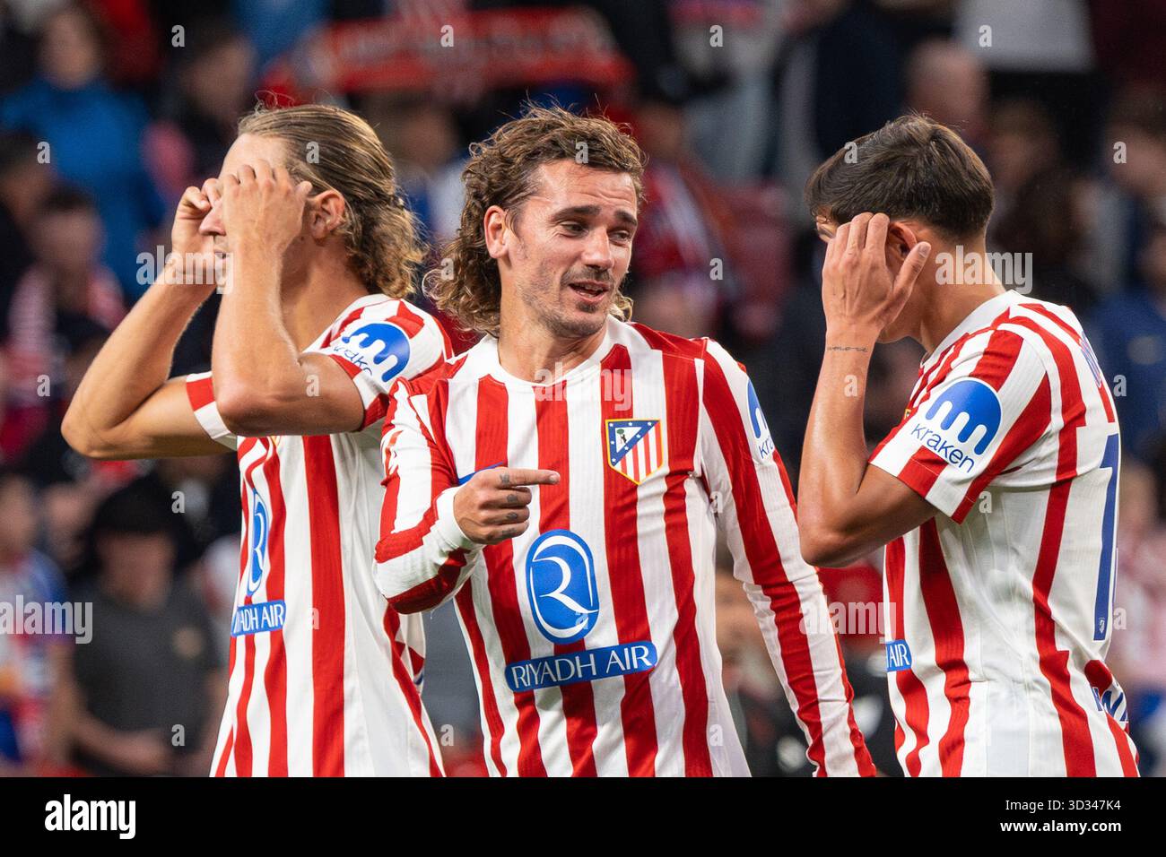 Antoine Griezmann von Atlético de Madrid feiert am Ende des LaLiga EA Sports Matches zwischen Atlético de Madrid und Sevilla FC Stockfoto