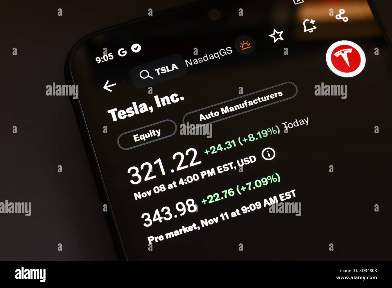 November 2024, Brasilien. In dieser Abbildung wird die Tesla-Börse auf einem Smartphone-Bildschirm angezeigt Stockfoto