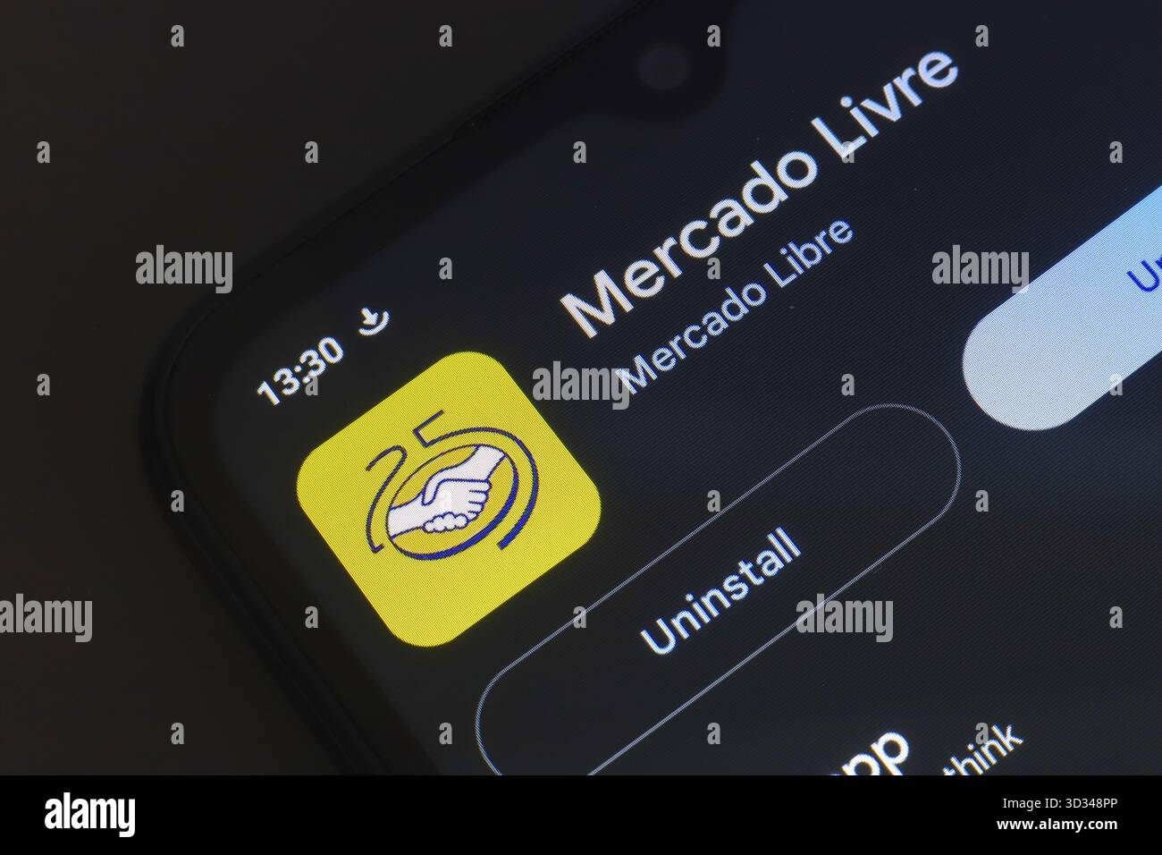 25. Oktober 2024, Brasilien. In dieser Abbildung wird das Logo der Mercado Livre App auf einem Smartphone-Bildschirm angezeigt Stockfoto