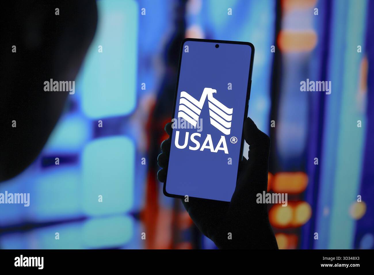 September 2024, Paraguay. In dieser Abbildung wird das Logo der United Services Automobile Association (USAA) auf einem Smartphone-Bildschirm angezeigt Stockfoto