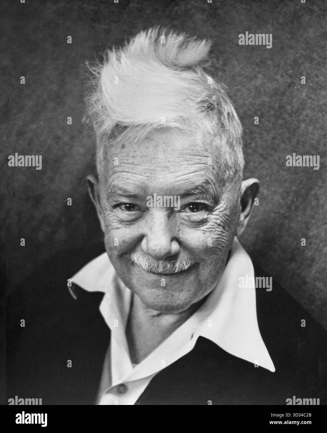 Dorothy Abbe (Fotograf) – William Addison Dwiggins (1880–1956) war ein amerikanischer Schriftdesigner, Kalligraf, Illustrator und Buchdesigner, der 1922 den Begriff Grafikdesigner prägte, um seine Arbeit zu beschreiben. Er hatte großen Einfluss auf das amerikanische Design des 20. Jahrhunderts, insbesondere auf die Verbesserung der Qualität des Buchdesigns. Stockfoto